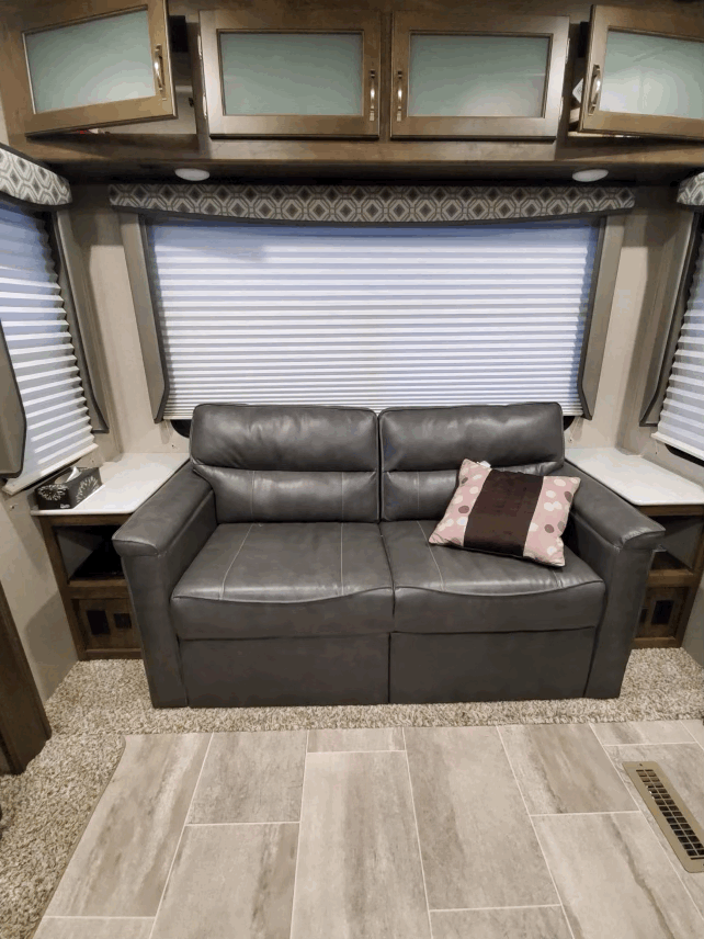 sofa and bed.. Dutchman Astoria 2018