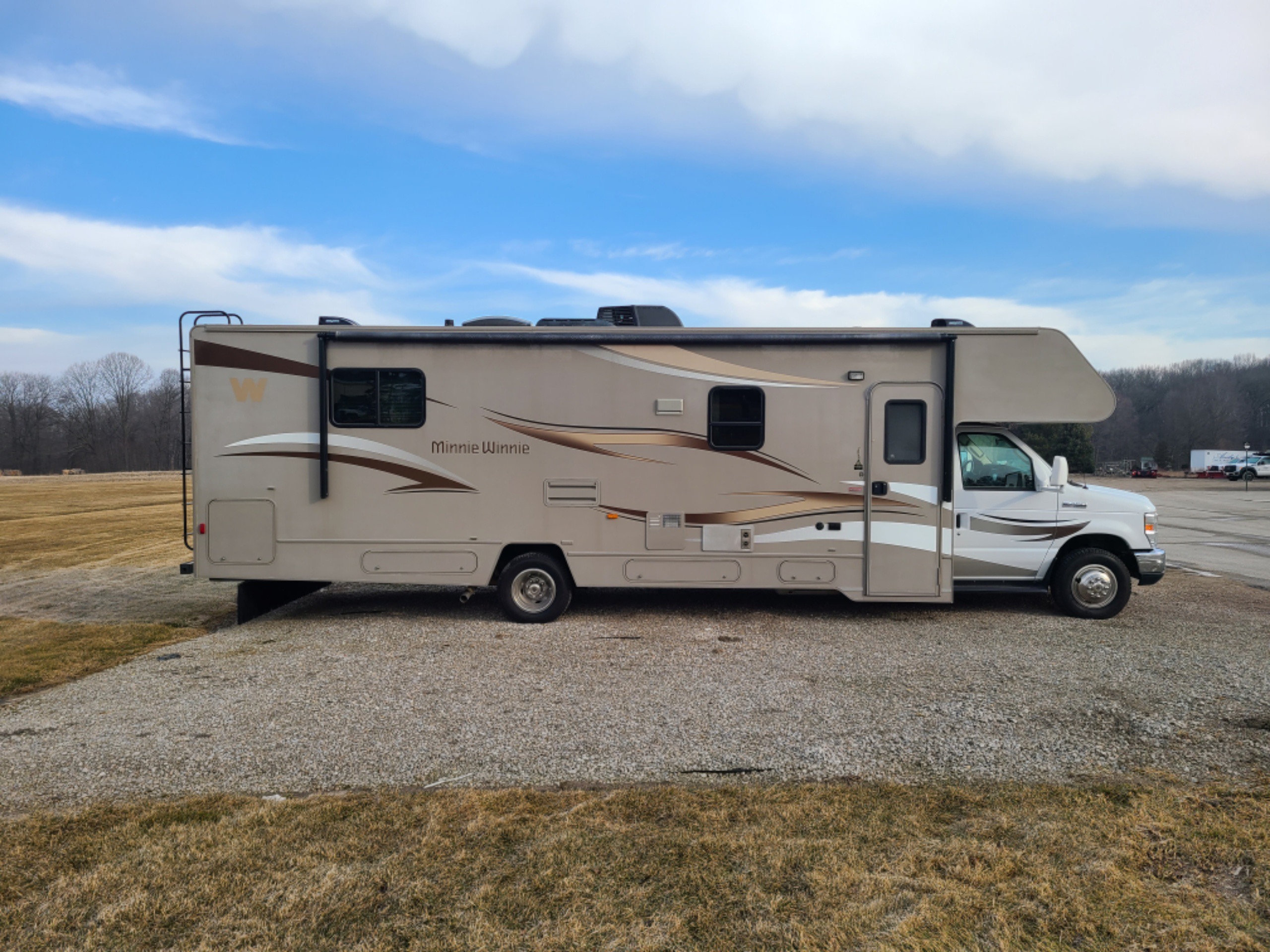 Pet Friendly Resort on wheels 2014 Winnebago Minnie Winnie - St. Clair, Mi