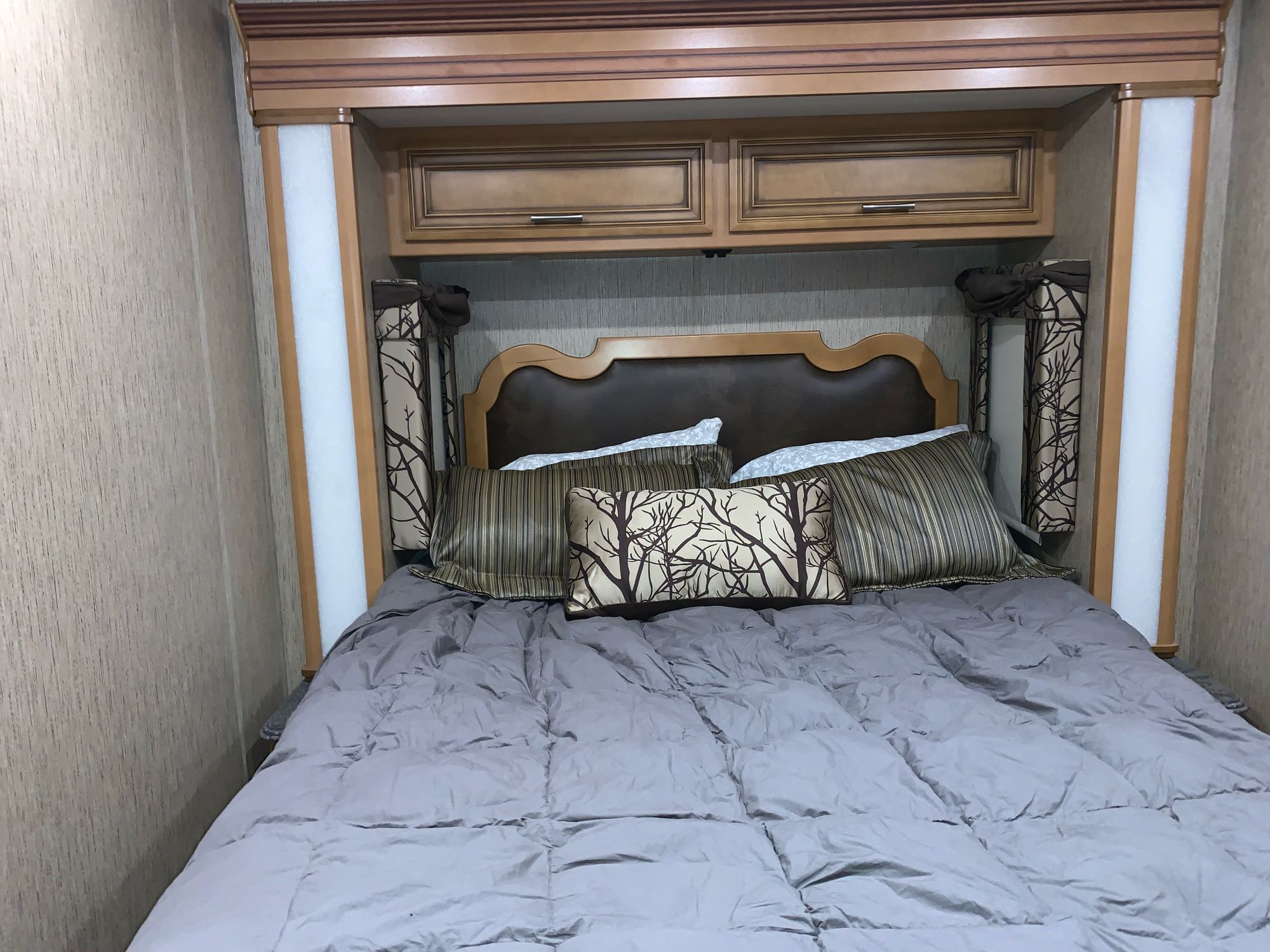 Newmar Canyon Star 3921 Toy-Hauler 2016