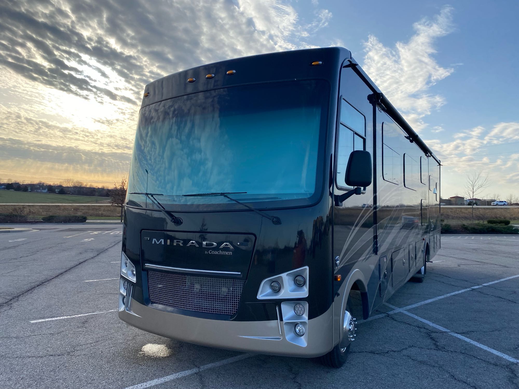 2022 Coachmen Mirada 35ES-M 2 slides -Full Service SEASONAL RATES