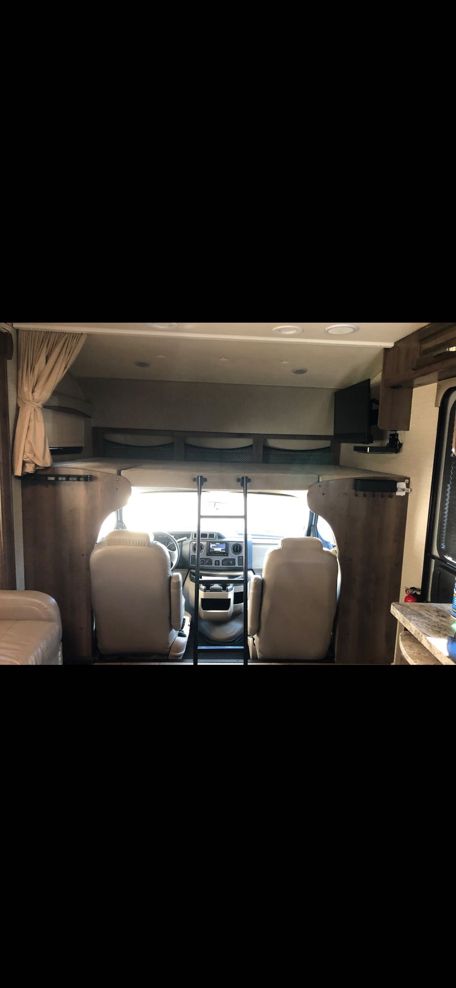 Sleeps up to 750 lbs.. Jayco Greyhawk 2018