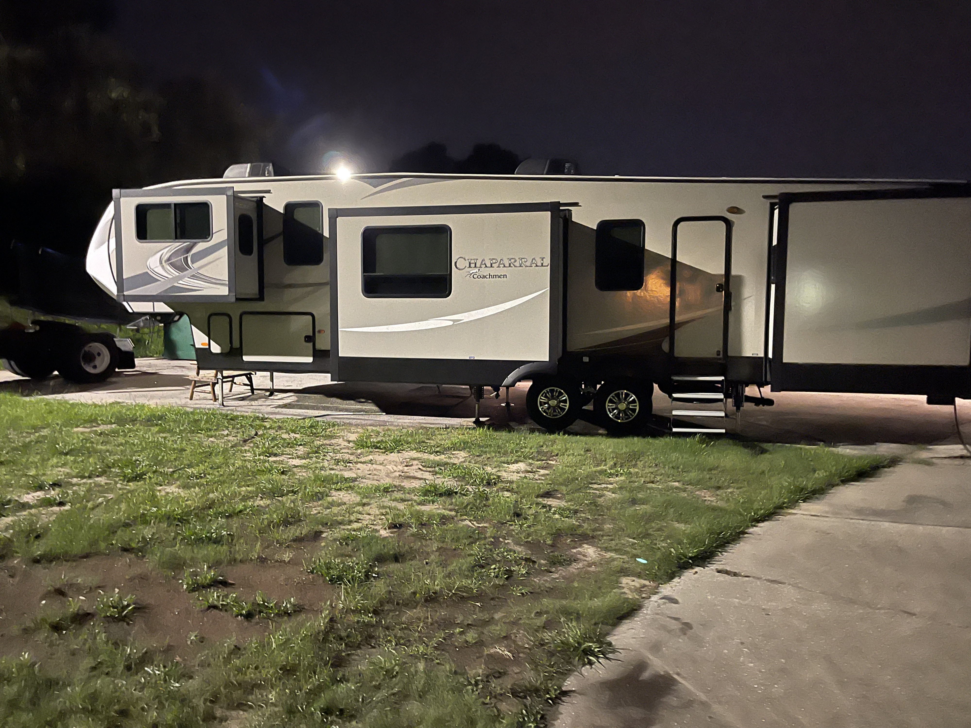 Fifth-wheel RV Rental 