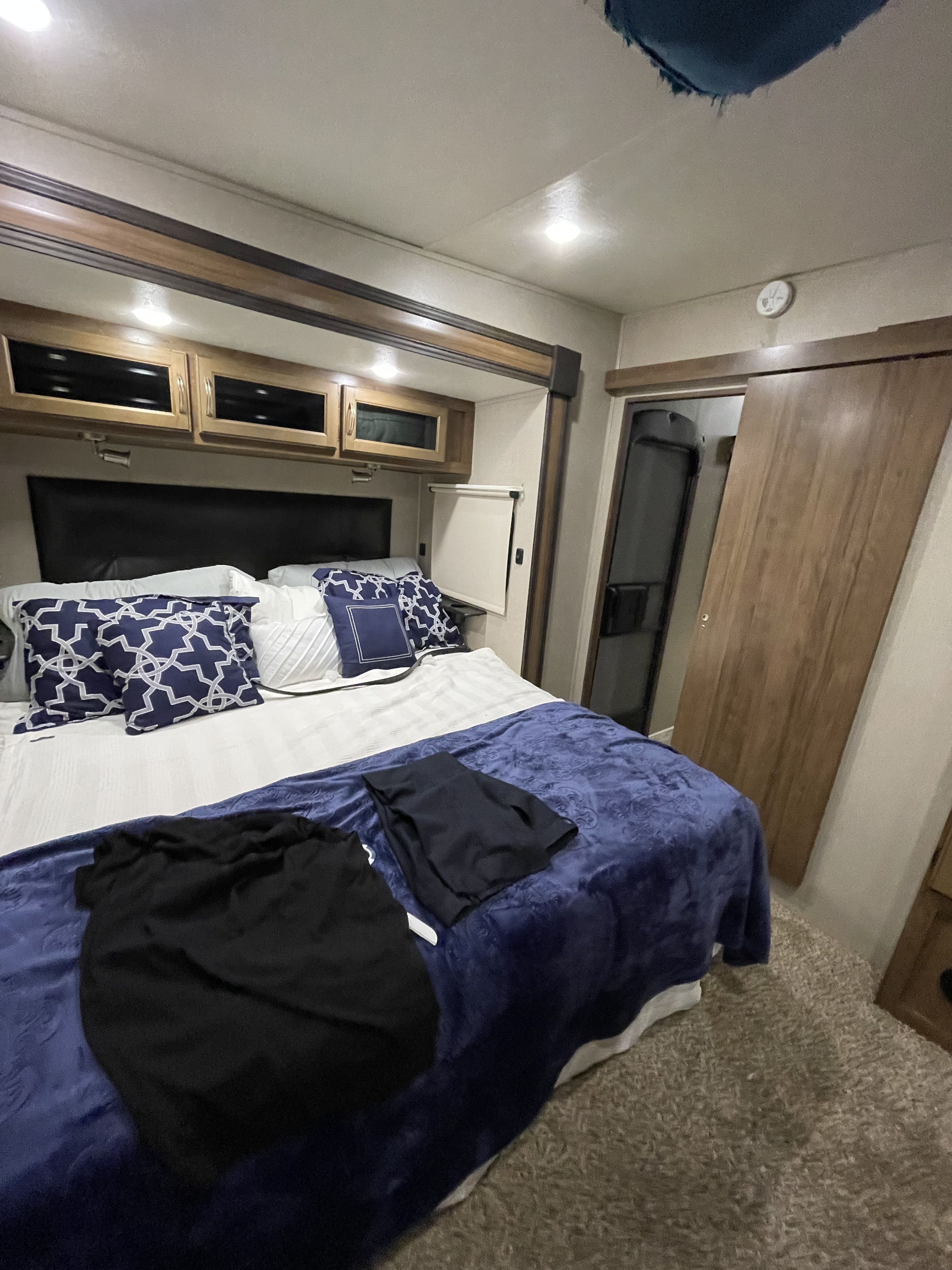 Fifth-wheel RV Rental 