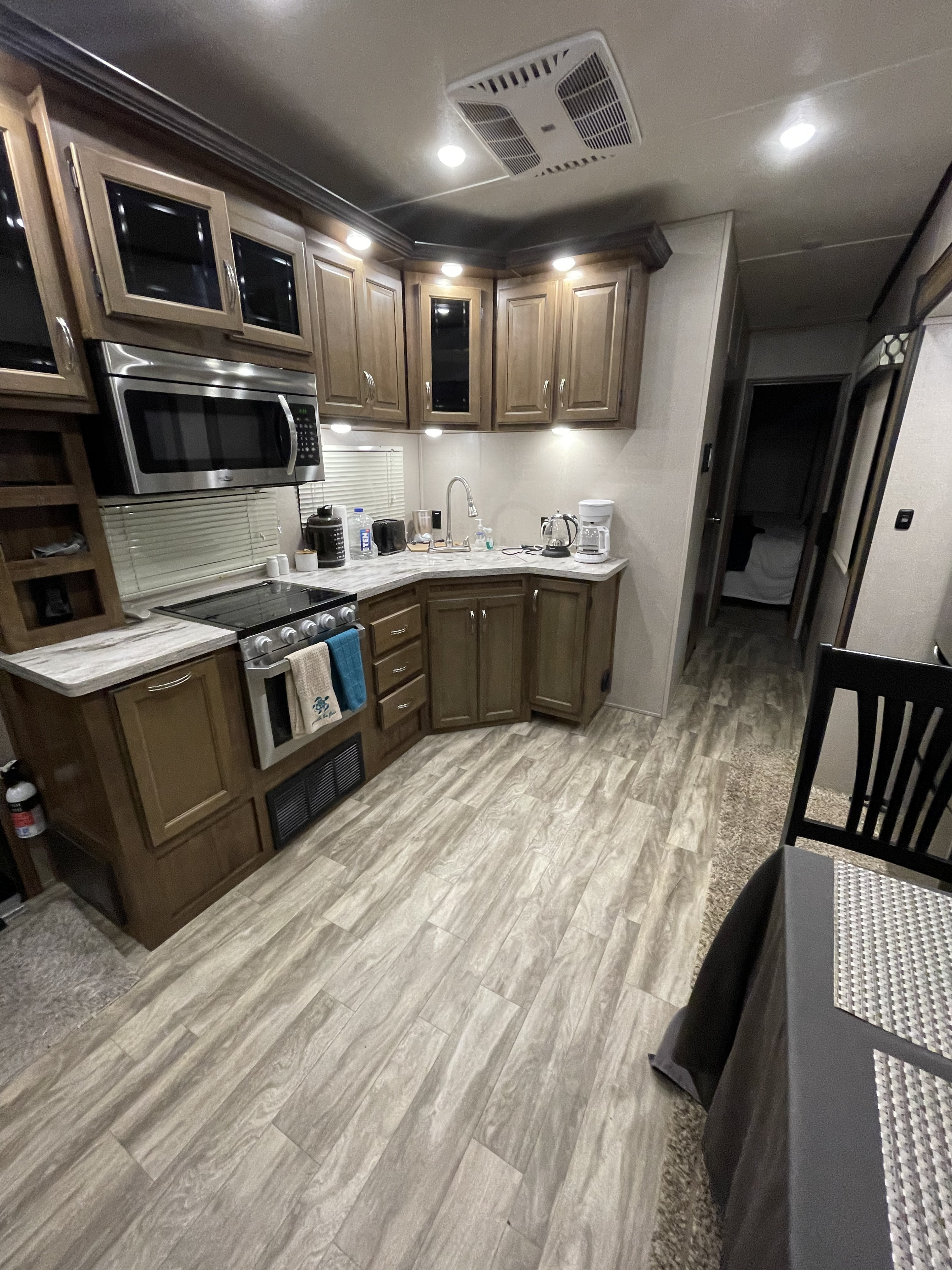 Fifth-wheel RV Rental 