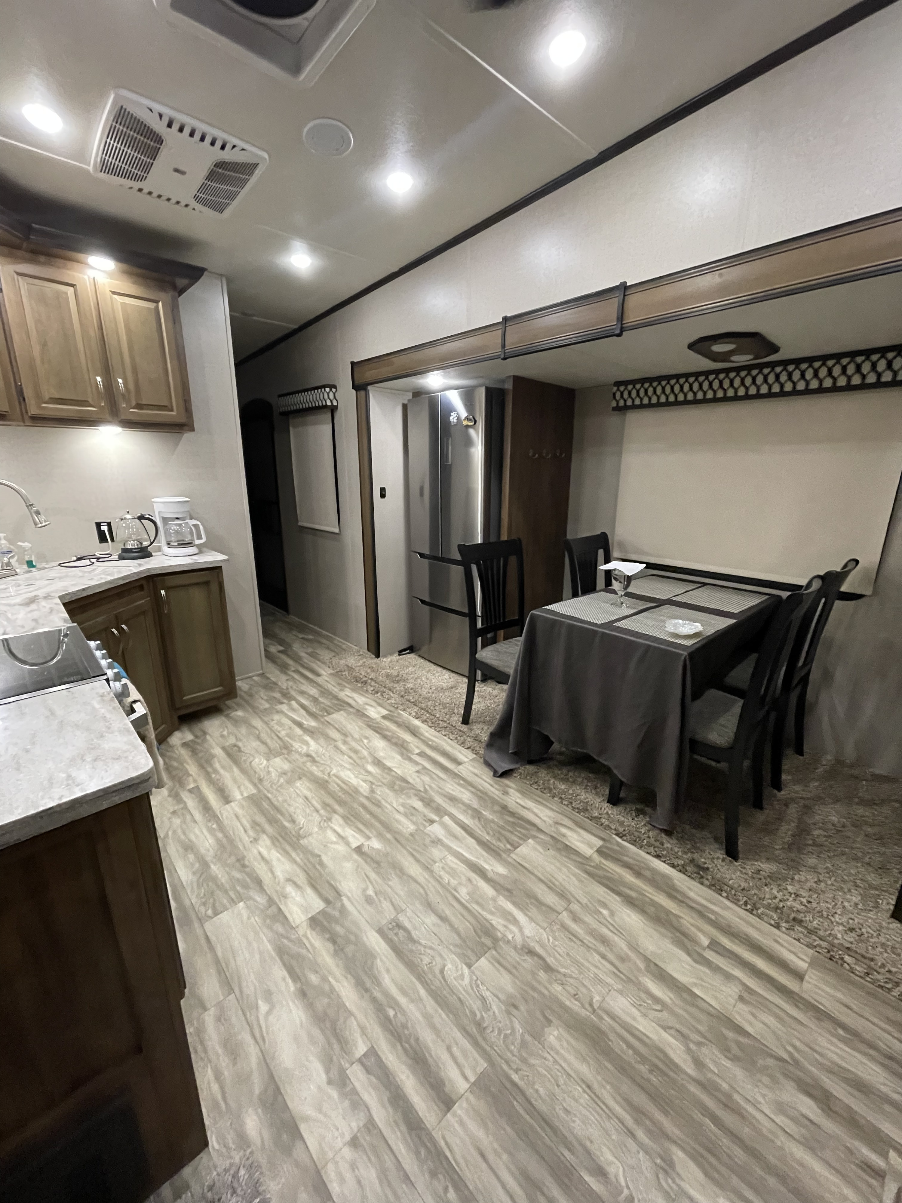 Fifth-wheel RV Rental 