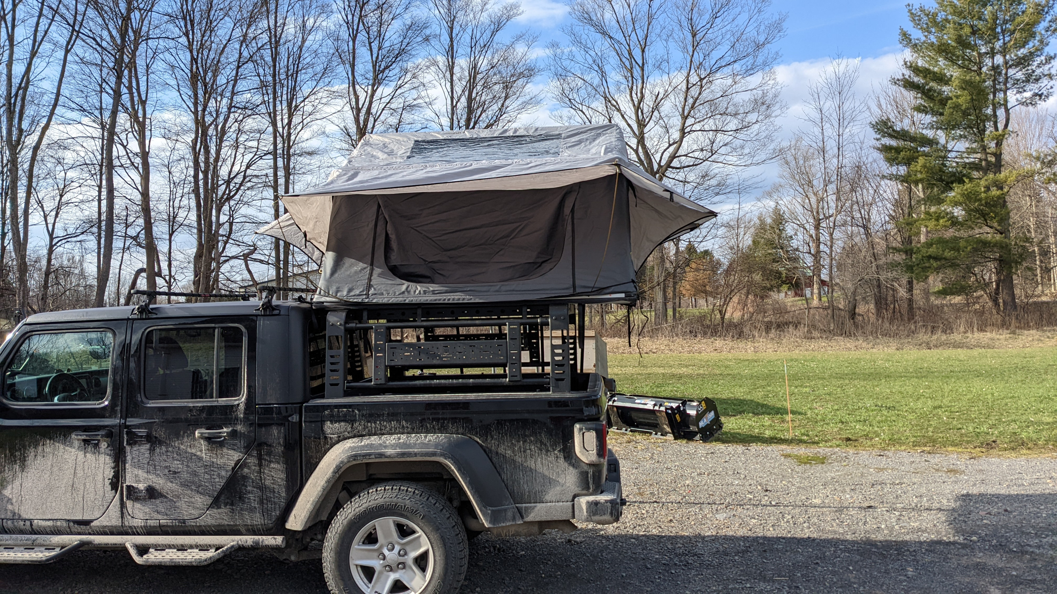 Plenty of light inside the tent. Make sure you orient towards the best view in the morning!. Jeep Gladiator 2020