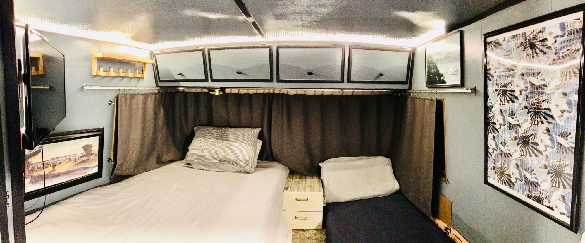 • Master bed foam mattress • Fold out TV and DVD player • LED adjustable lighting • Overhead storage . Dodge Commander 1974