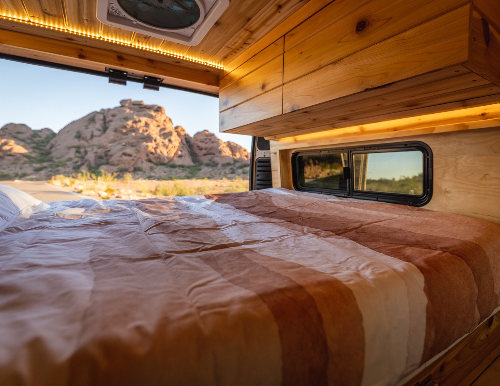 Full Queen sized bed. Custom window flares can accommodate 6ft. 3in height. . Dodge Ram Promaster 2500 High Roof 159" 2021