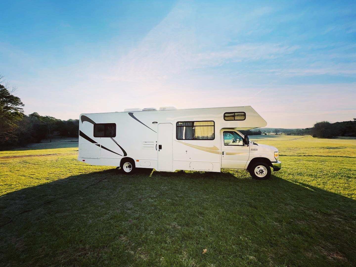 Family & Pet Friendly. Boho Customized Thor Majestic 2018. NON SMOKING