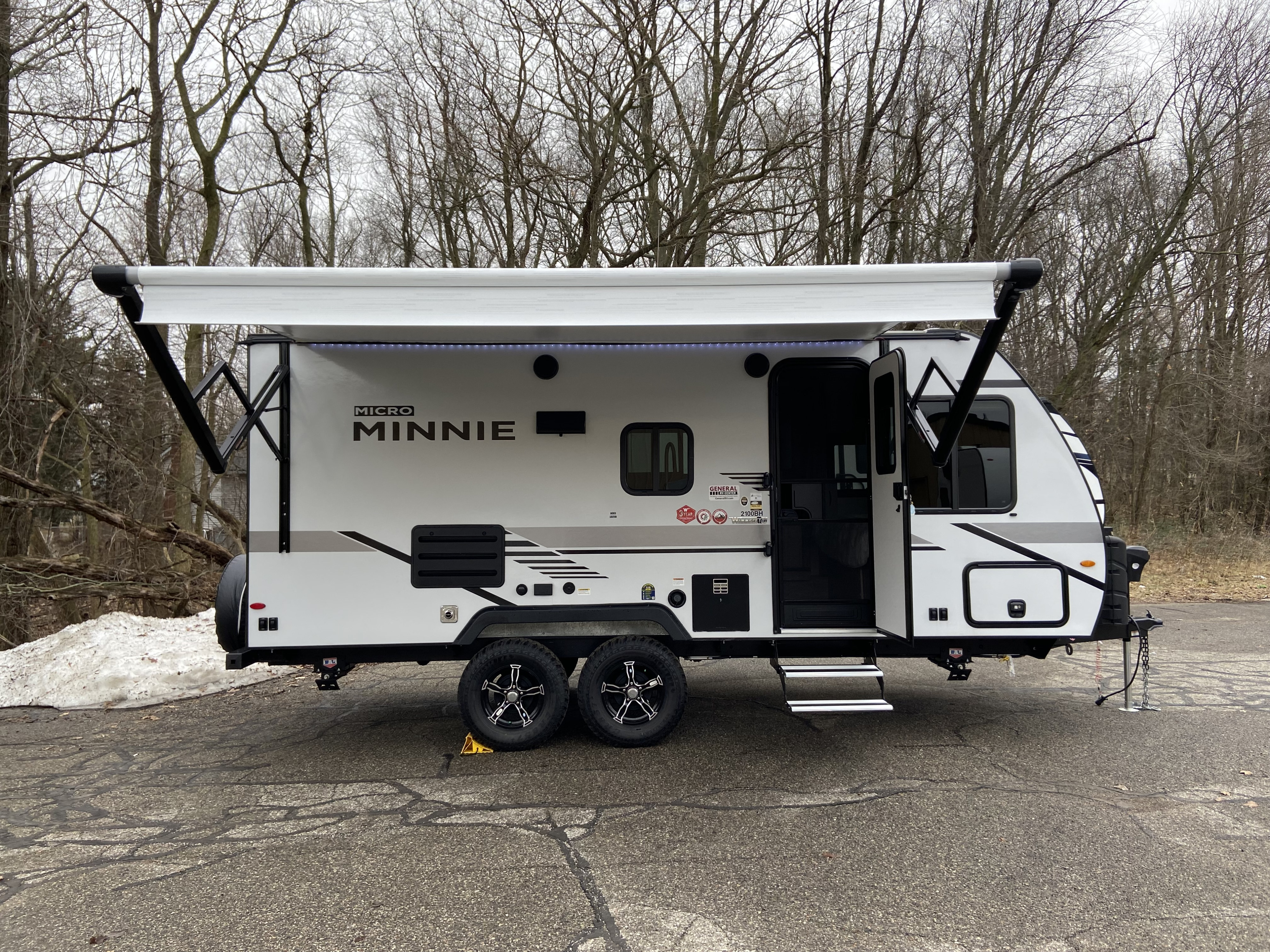 2021 Winnebago Micro Minnie 2100BH
