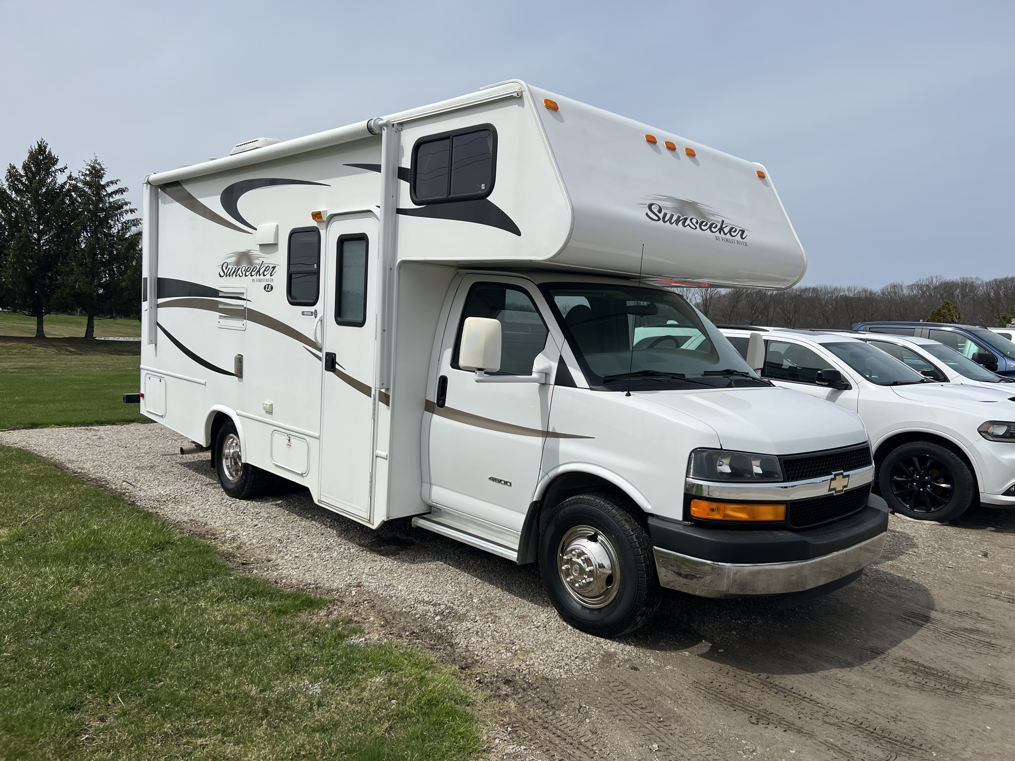 2013 Forest River Sun (Fun) Seeker LE - Pet Friendly St. Clair Mi