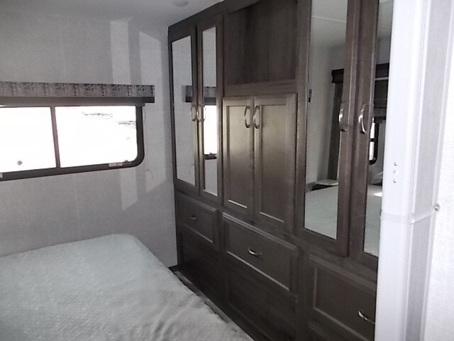 Large Queen bed with lots of room and storage.. Gulfstream Conquest 2022