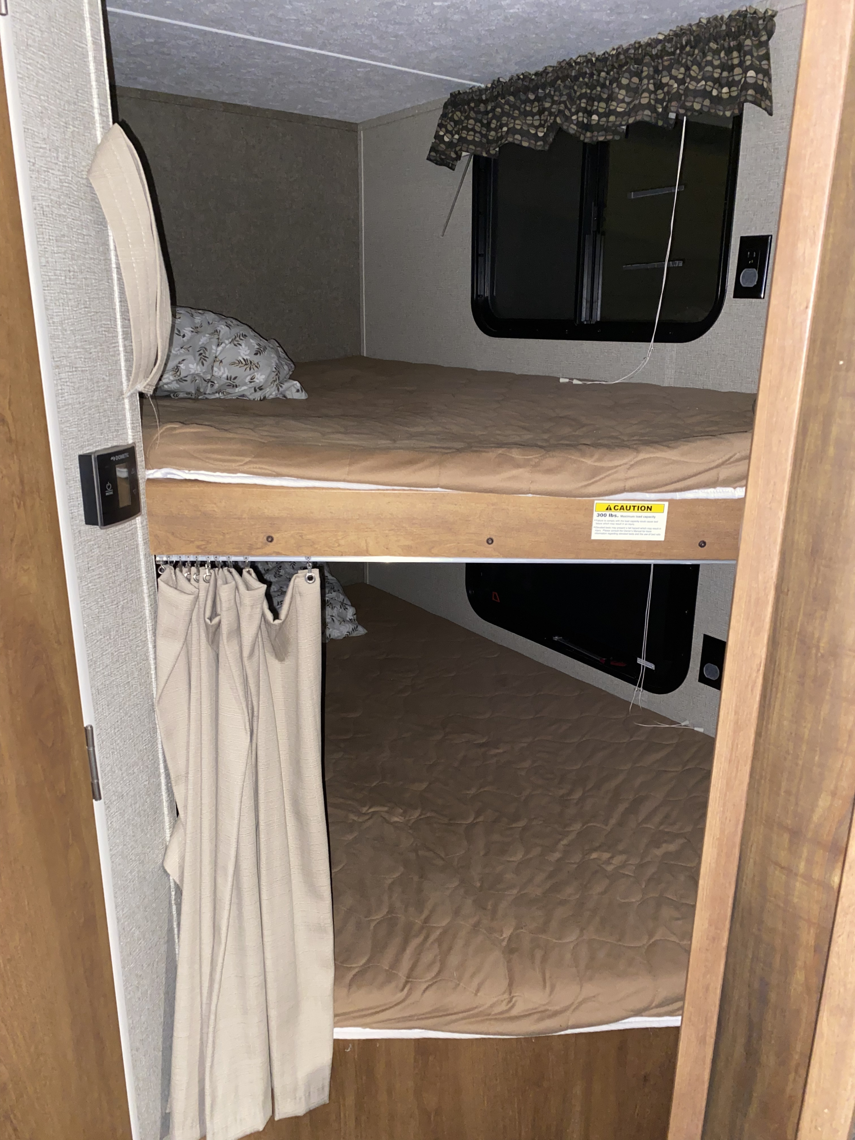 This RV rental features two cozy bunk beds with quilted mattresses, a Dometic control, and a window, ideal for extra sleeping.. Keystone RV Springdale 2017