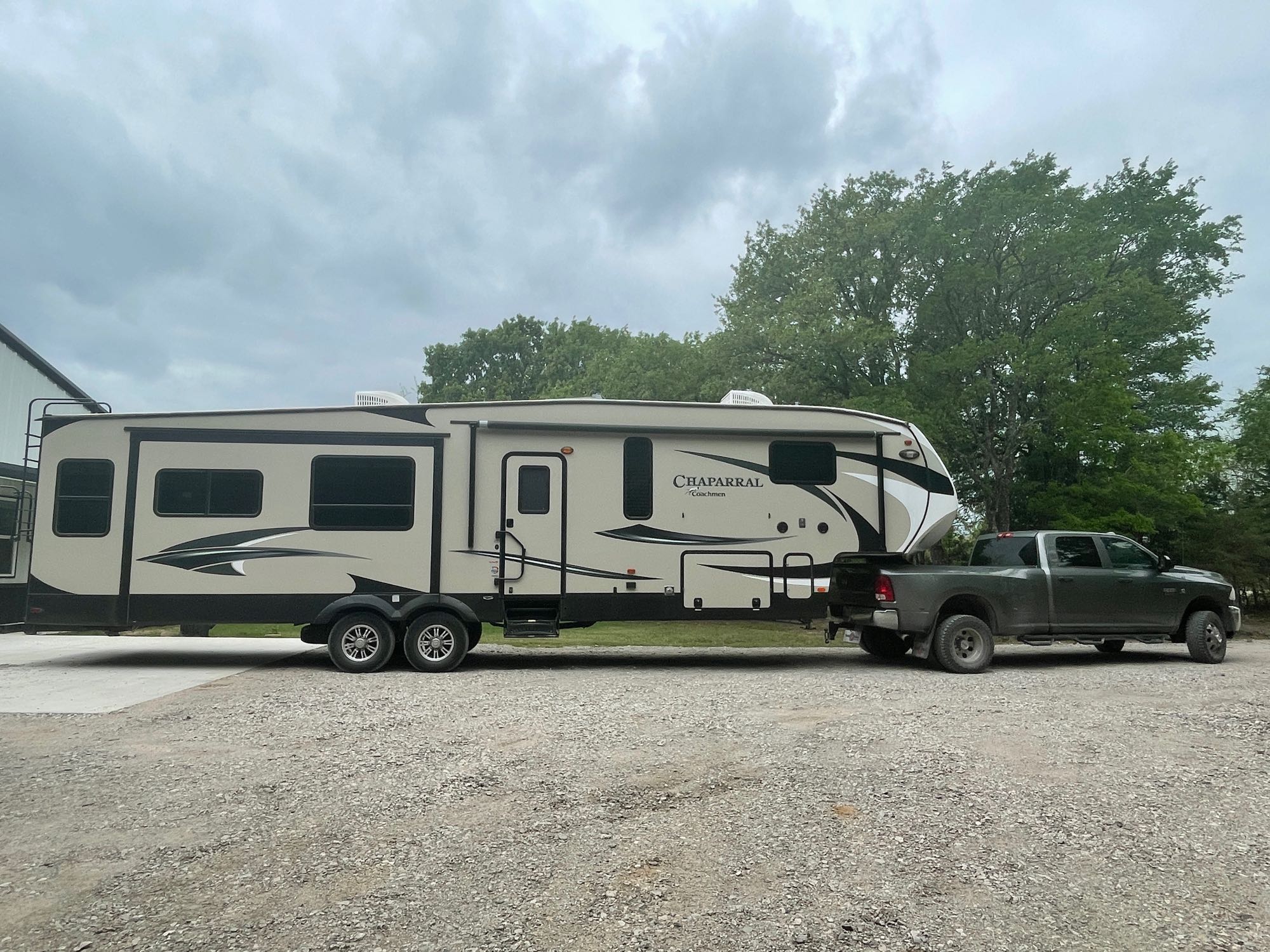 Spacious Family Bunkroom with a Gooseneck Hitch!