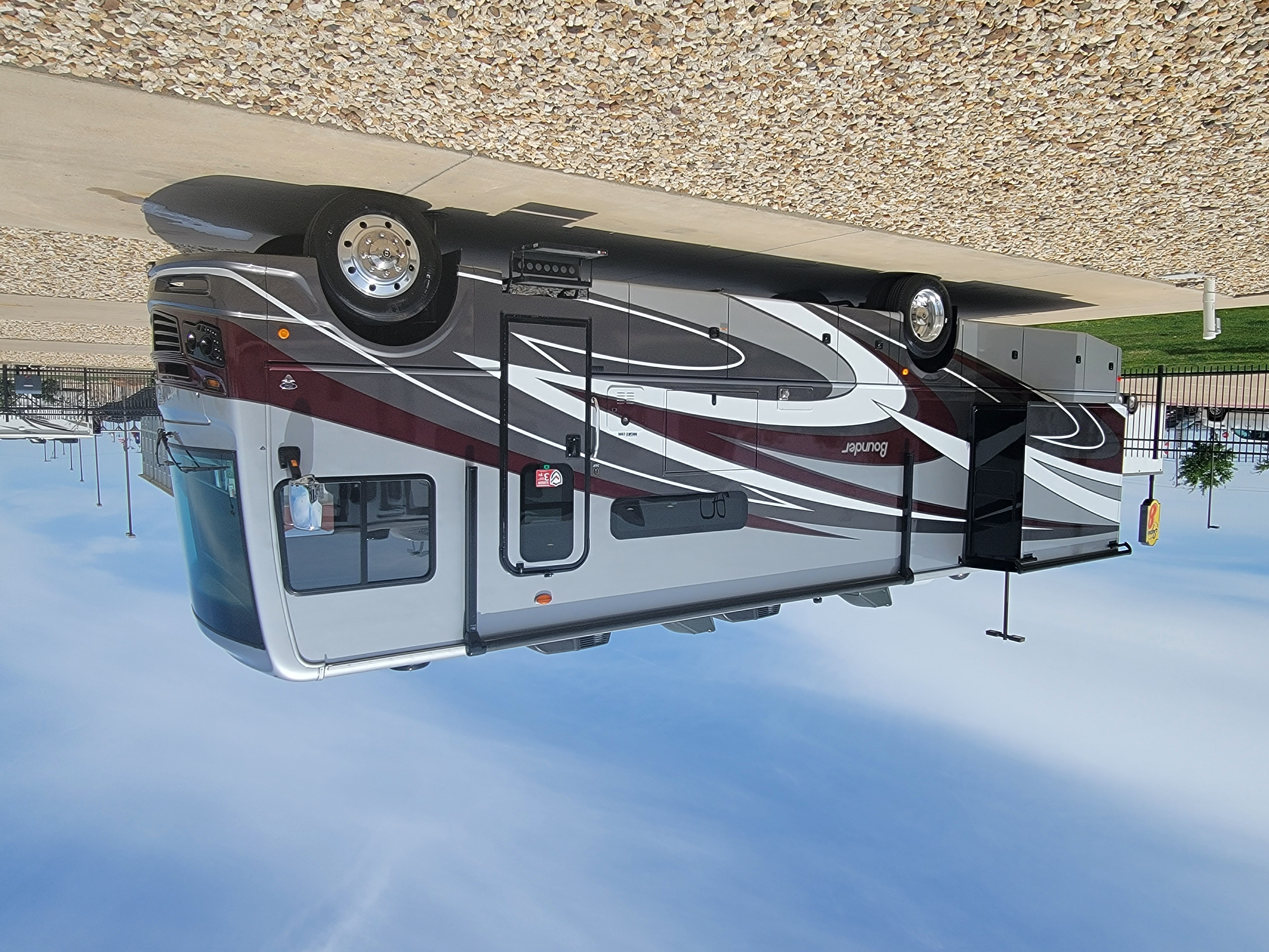 2022 Fleetwood Bounder 36F Motorhome