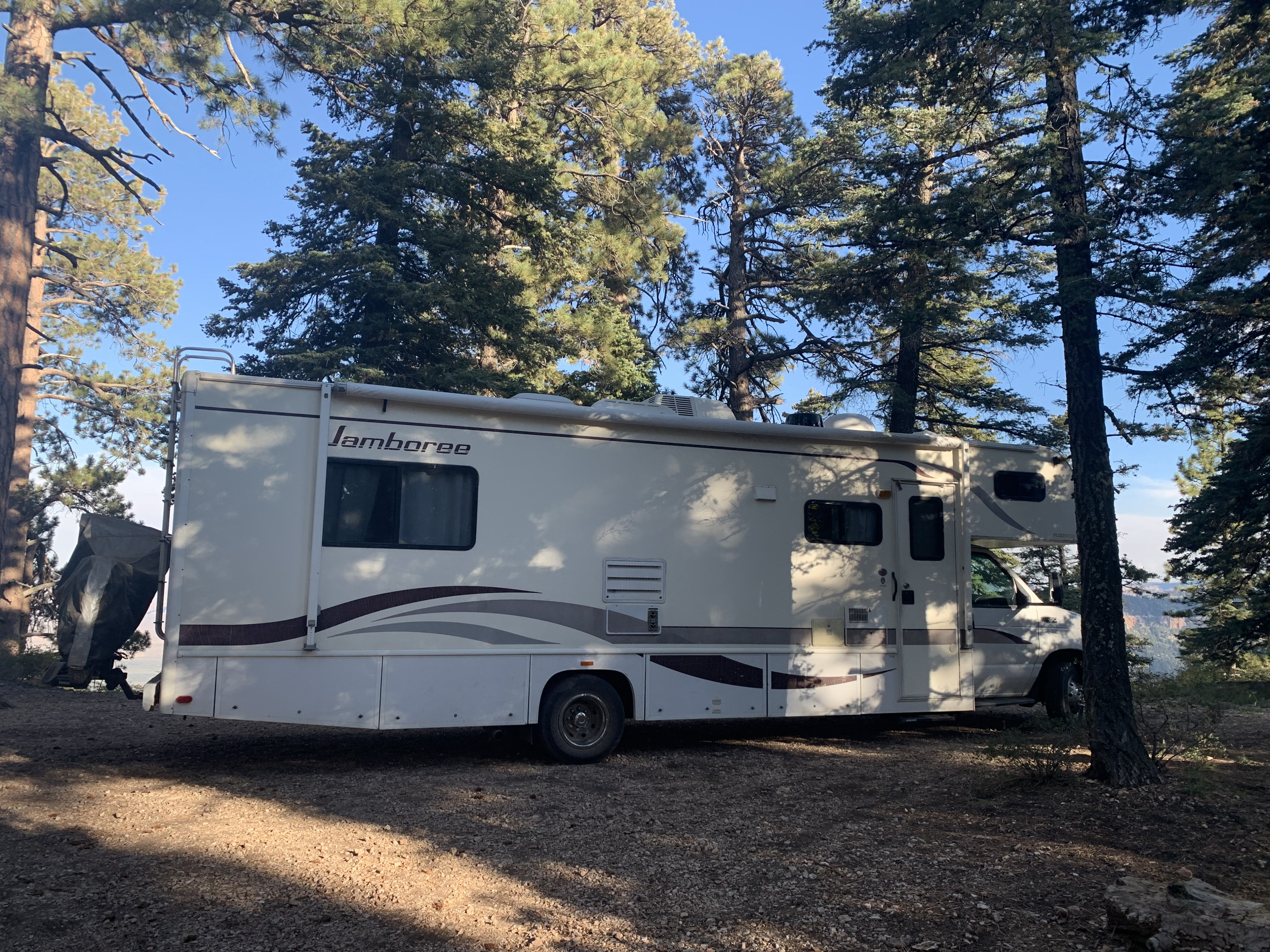 2000 Jamboree Jamboree Motorhome Alkoven Rental in NEWPORT BEACH, CA |  Outdoorsy
