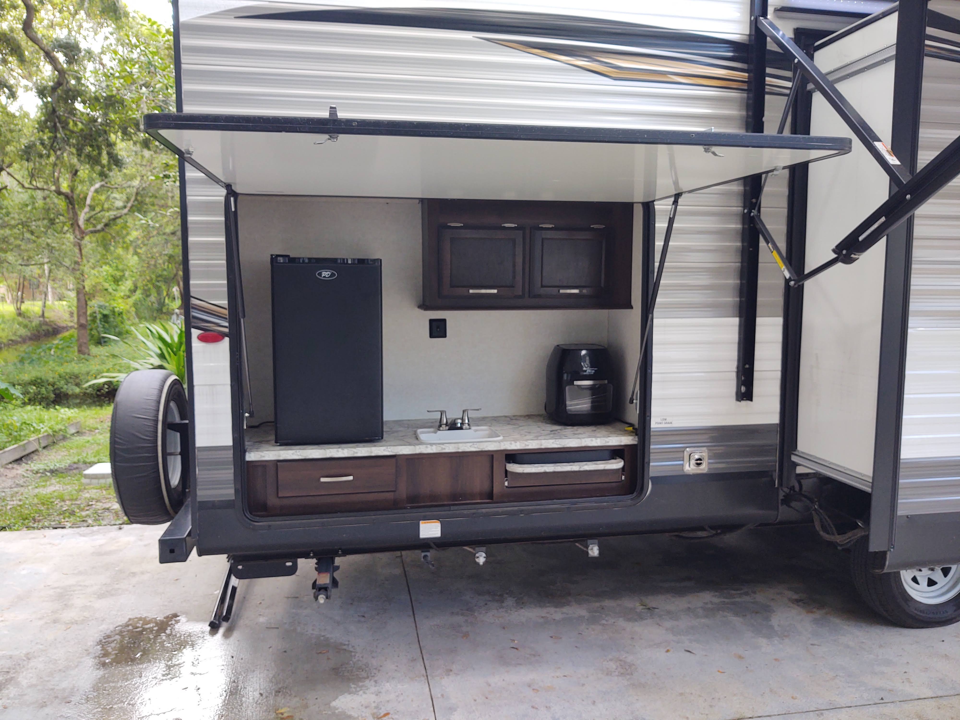 Travel trailer RV Rental 