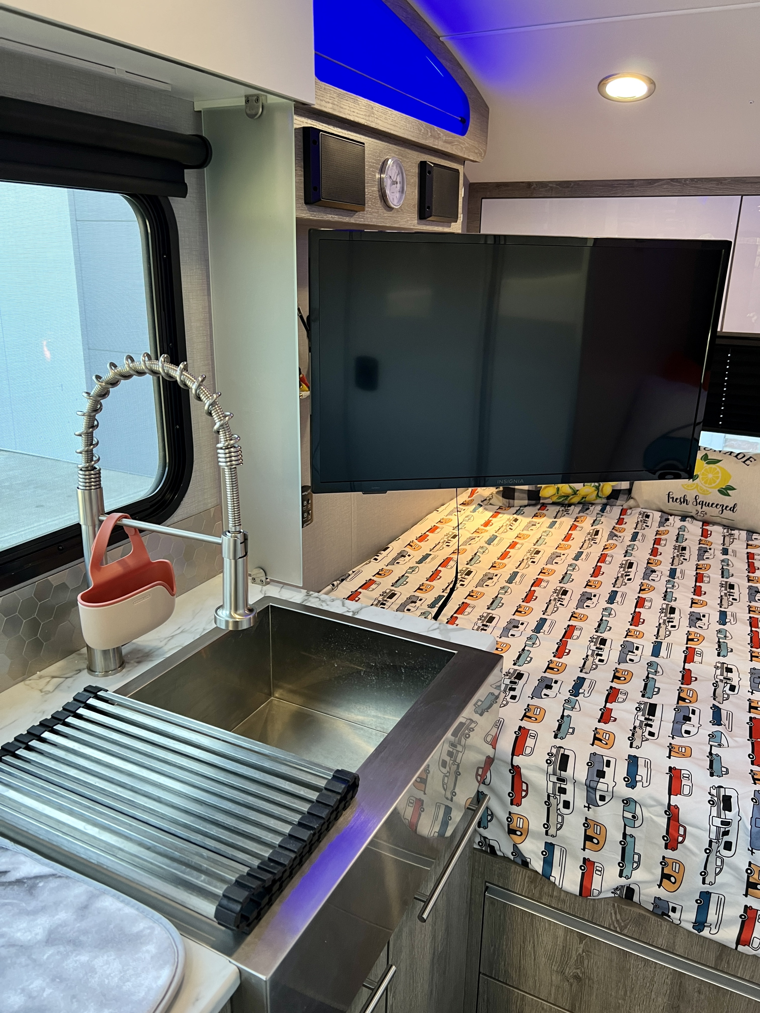Travel trailer RV Rental 