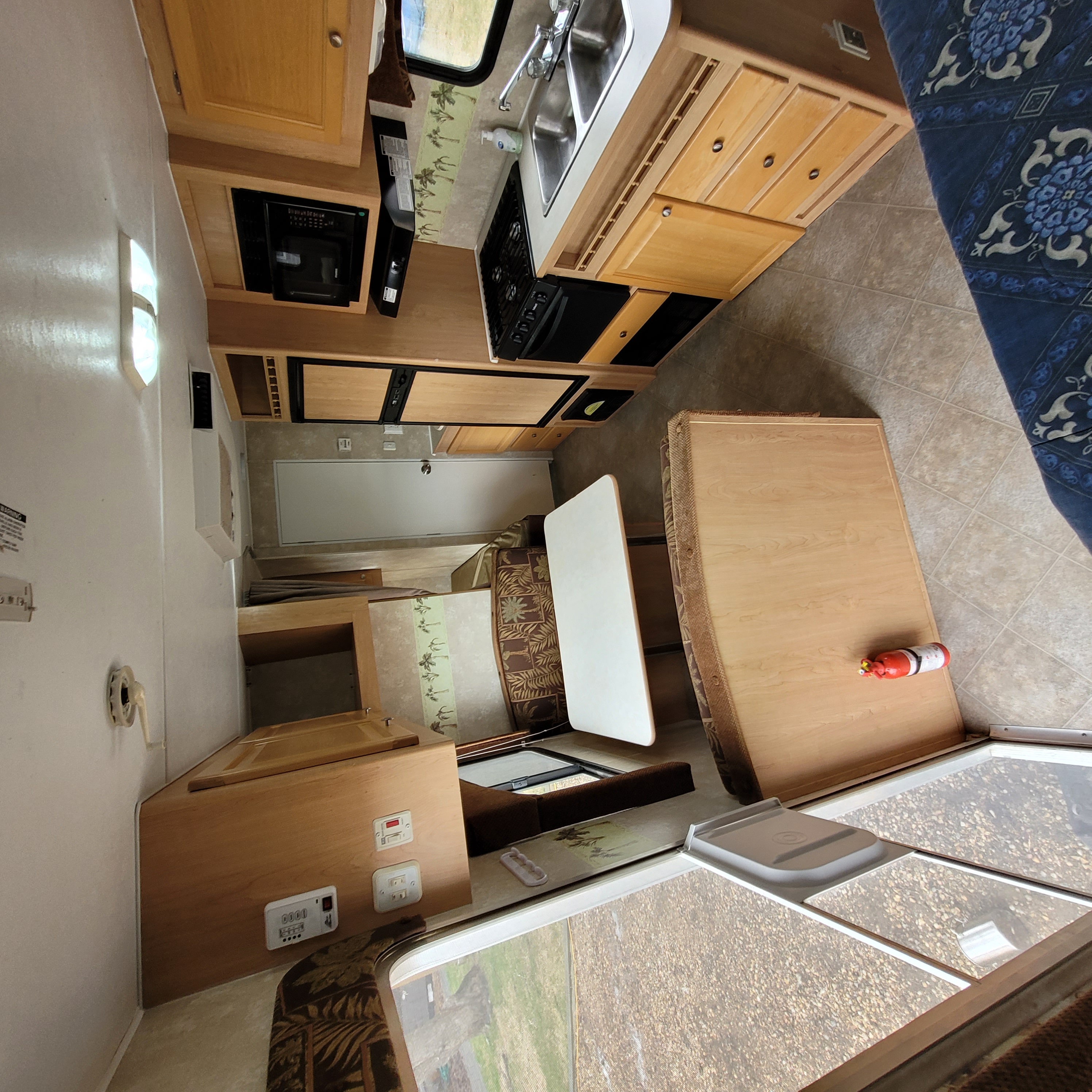 2007 Thor Wave Travel Trailer Rental in Fort Saskatchewan, AB | Outdoorsy