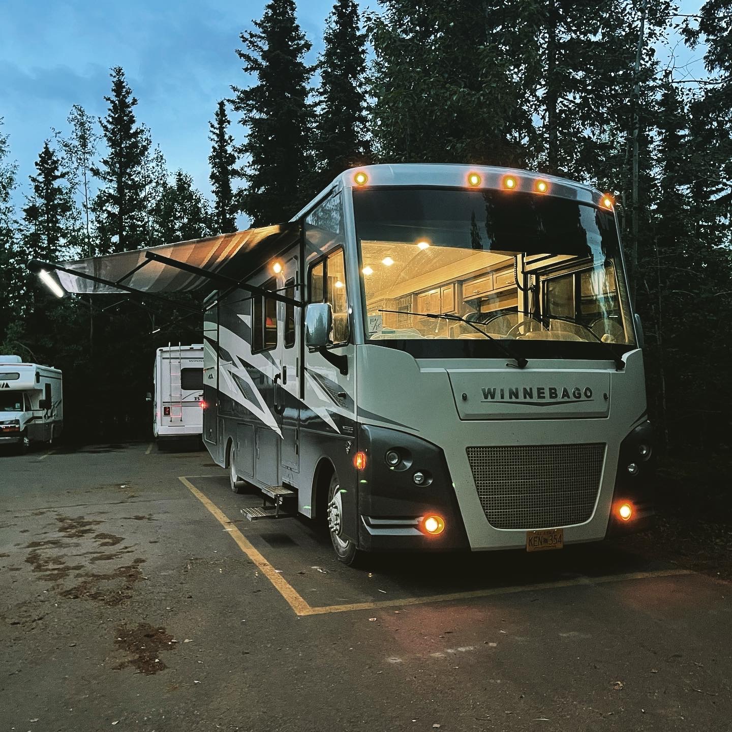 Beautiful Class A RV with lots of extras