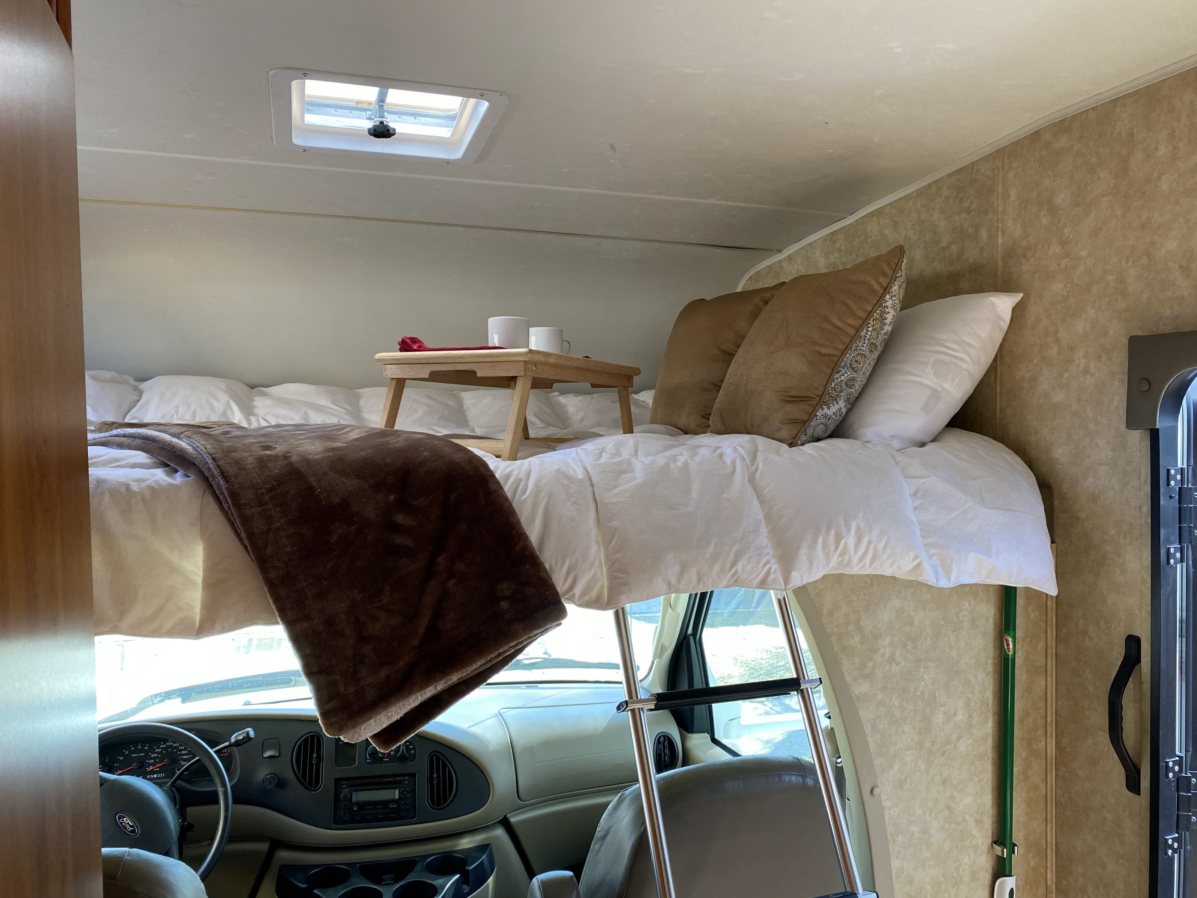 This extra long queen sleeping loft boasts a 3 inch gel memory foam topper and a plush mattress pad that is provided for your comfort.. Coachmen Freelander Dreamer 2010