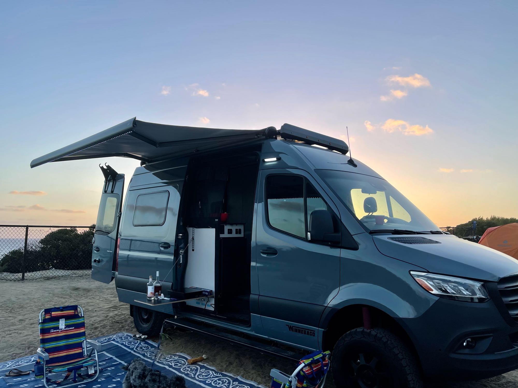 Limitless- 2022 winnebago revel44 - 4x4 diesel
