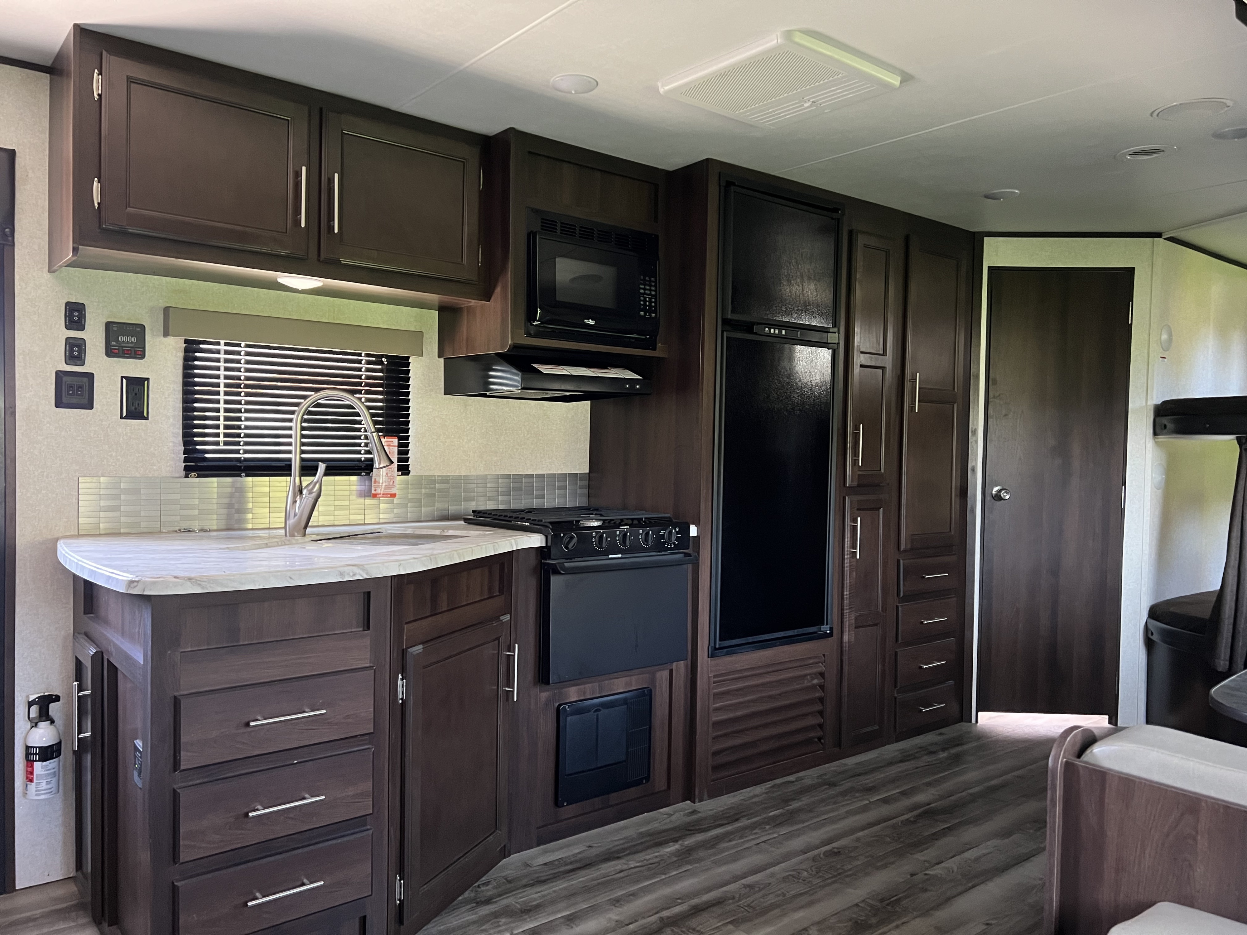Travel trailer RV Rental 