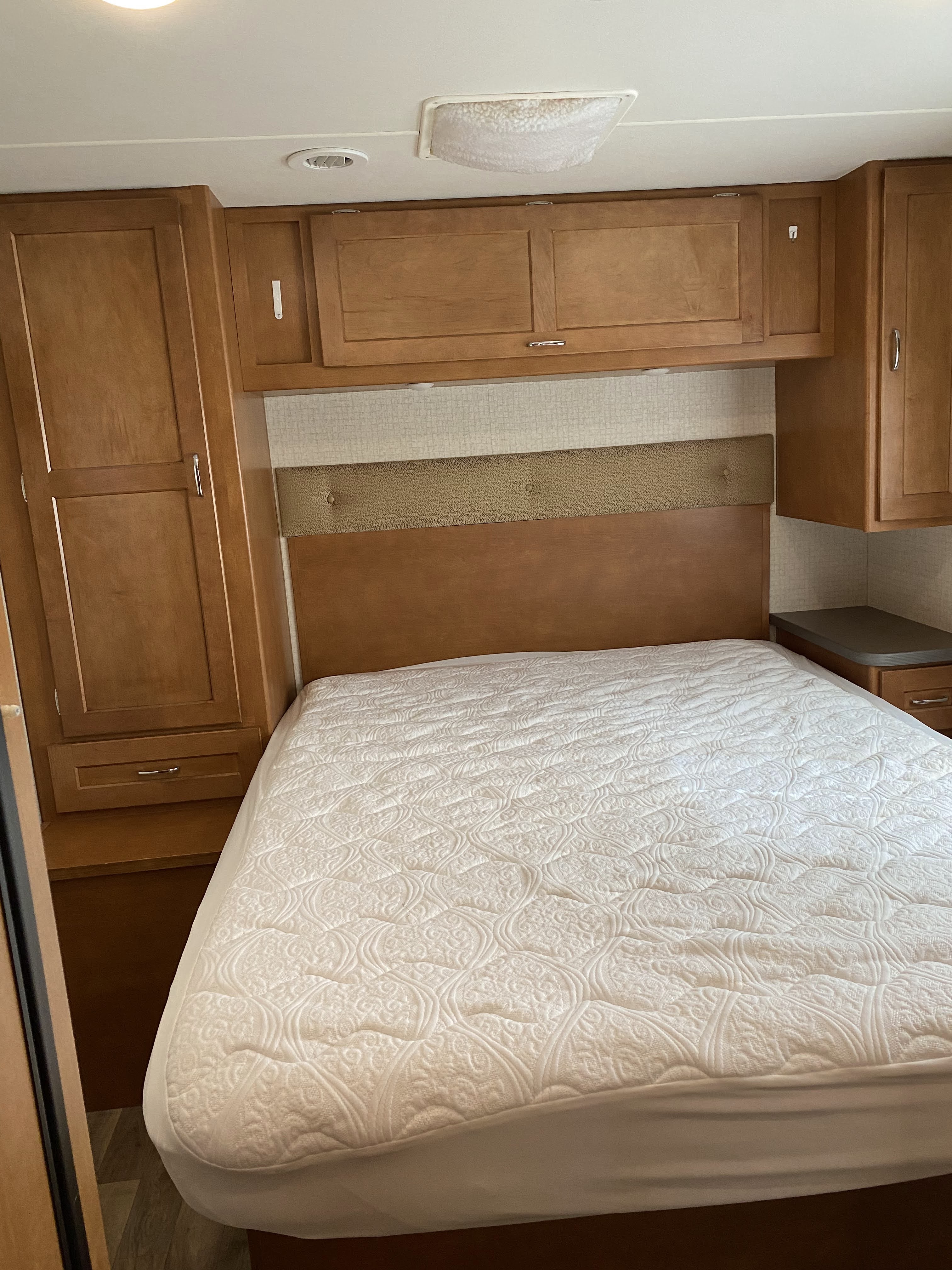 Comfortable queen bed, built-in cabinets, and overhead storage in this RV rental bedroom.. Winnebago Minnie Winnie 2017