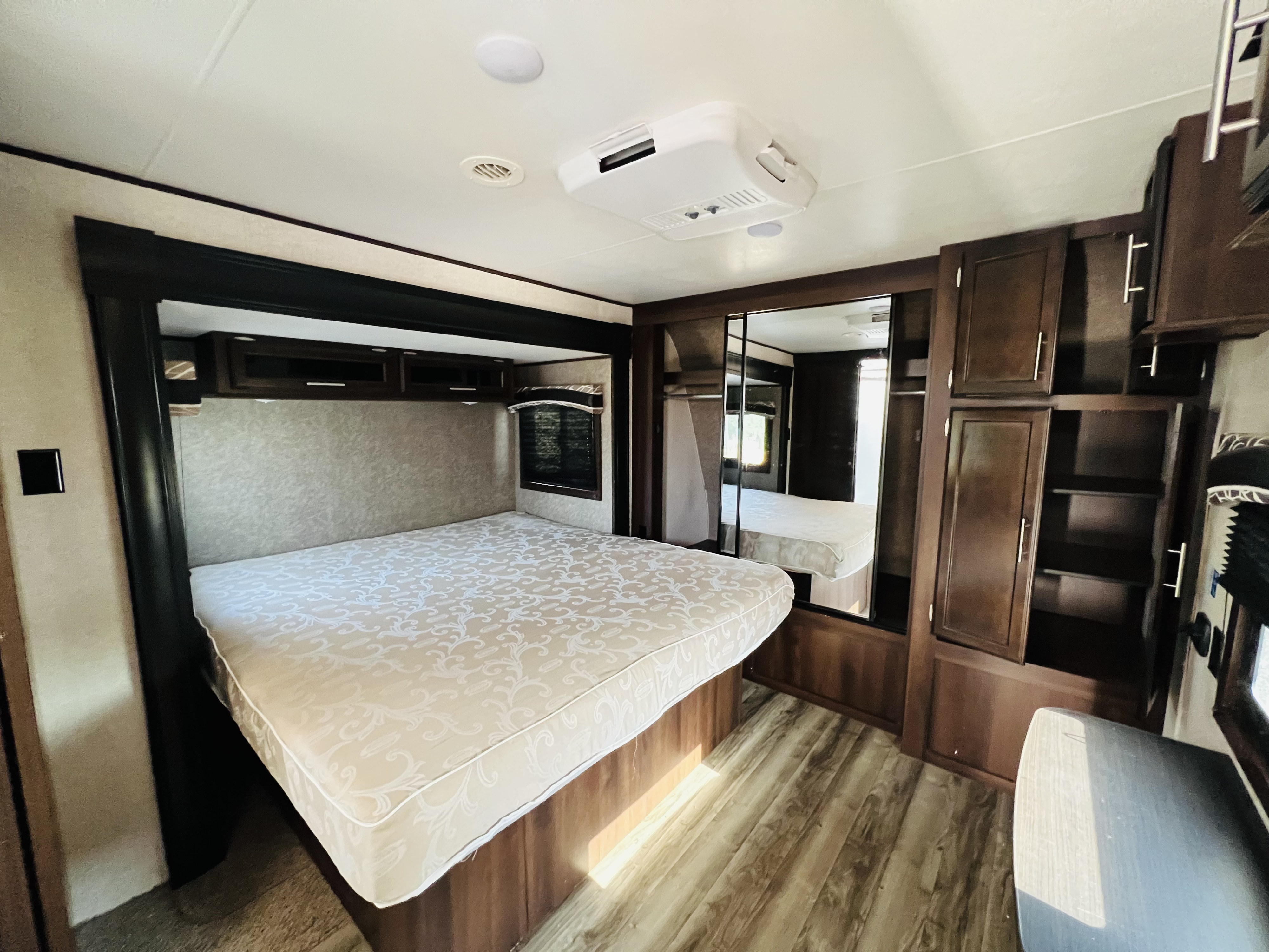 This RV rental bedroom offers a comfortable bed, overhead storage, and mirrored closet. Perfect for your next trip.. Jayco Jay Flight 2019