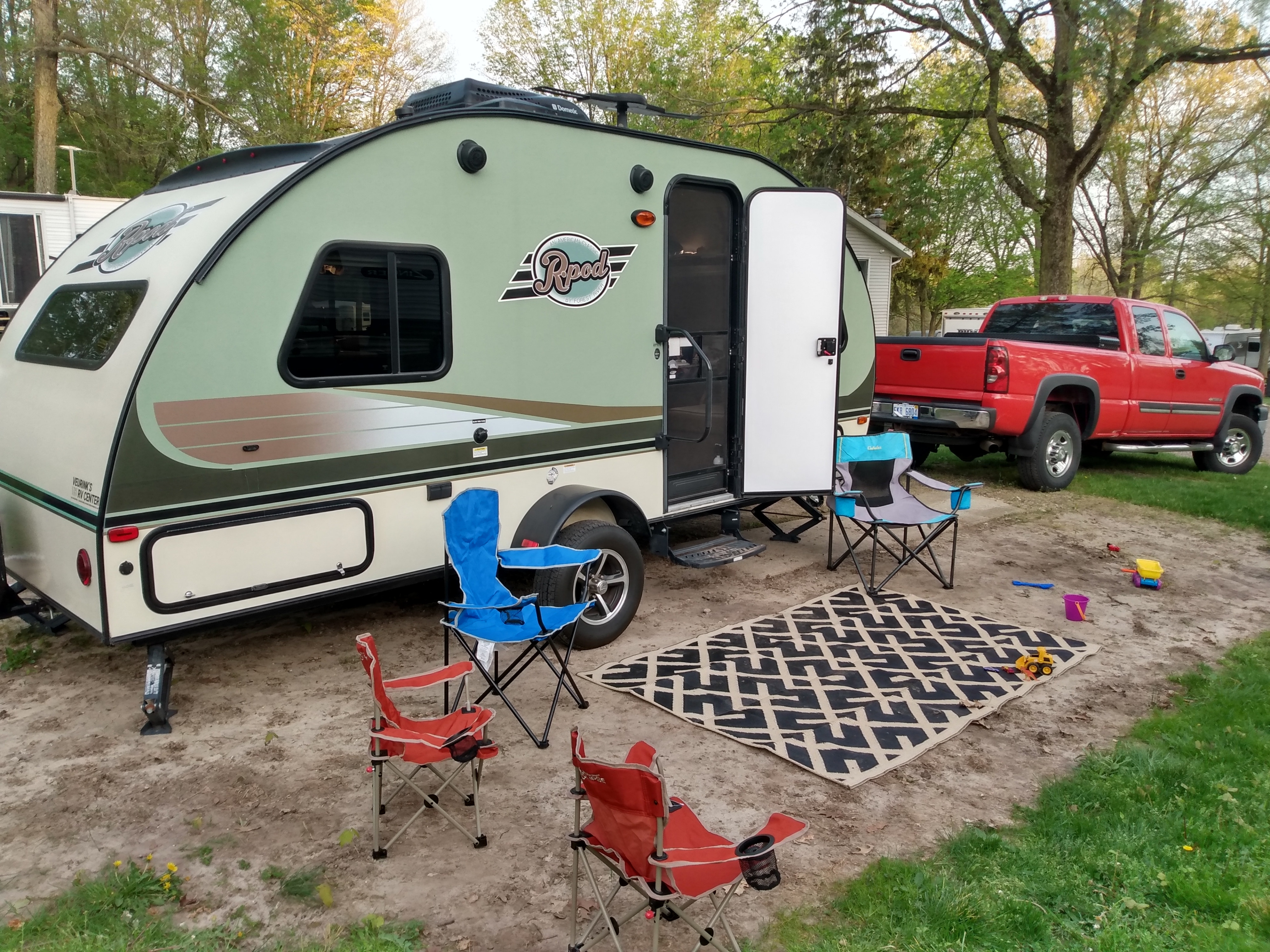 Cute, Pet-Friendly Getaway for 2-4 Campers (2015 R-Pod) - 2,500 lbs.