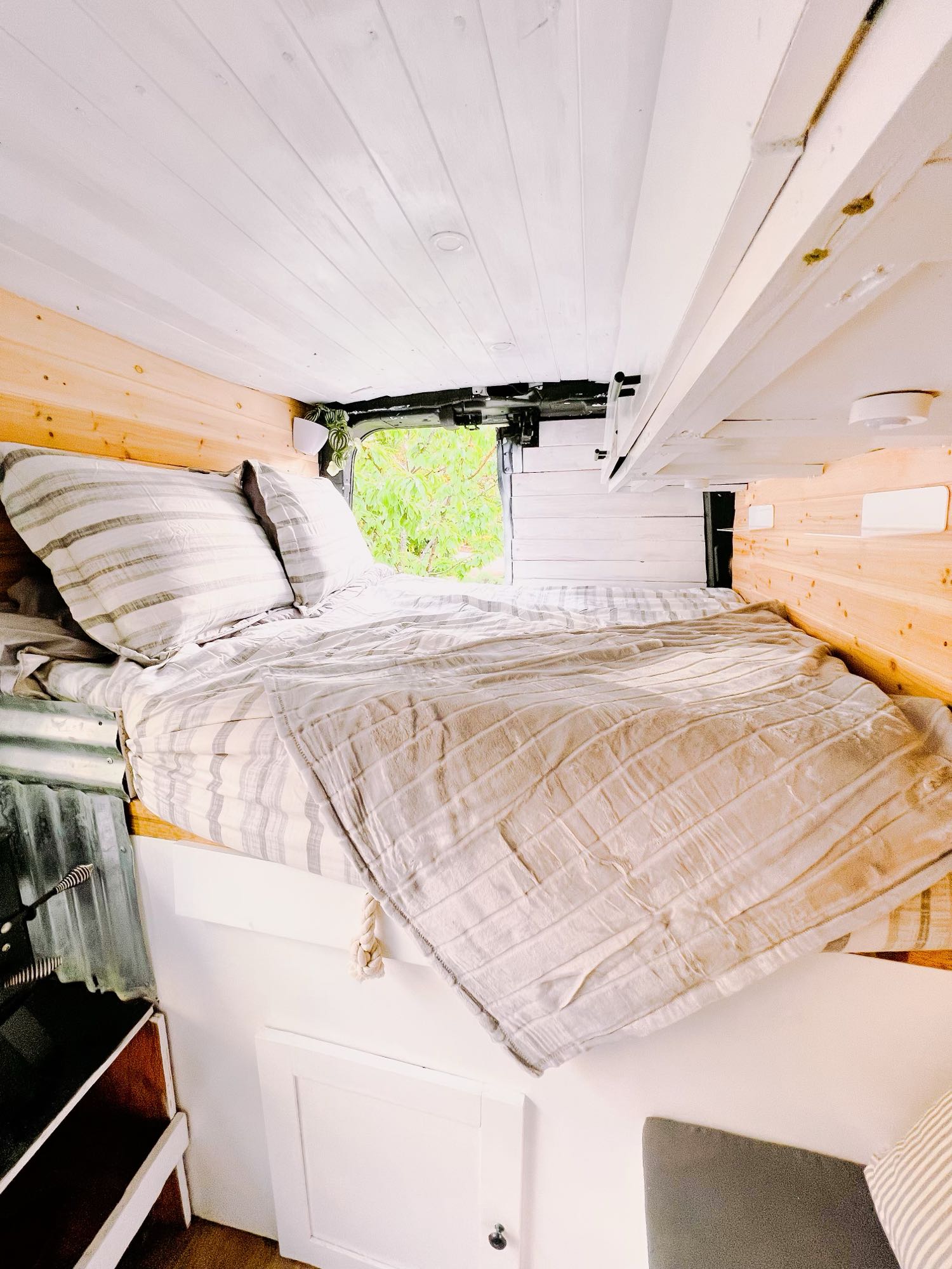 Nissan Elgrand Homy V6 Campervan 2013