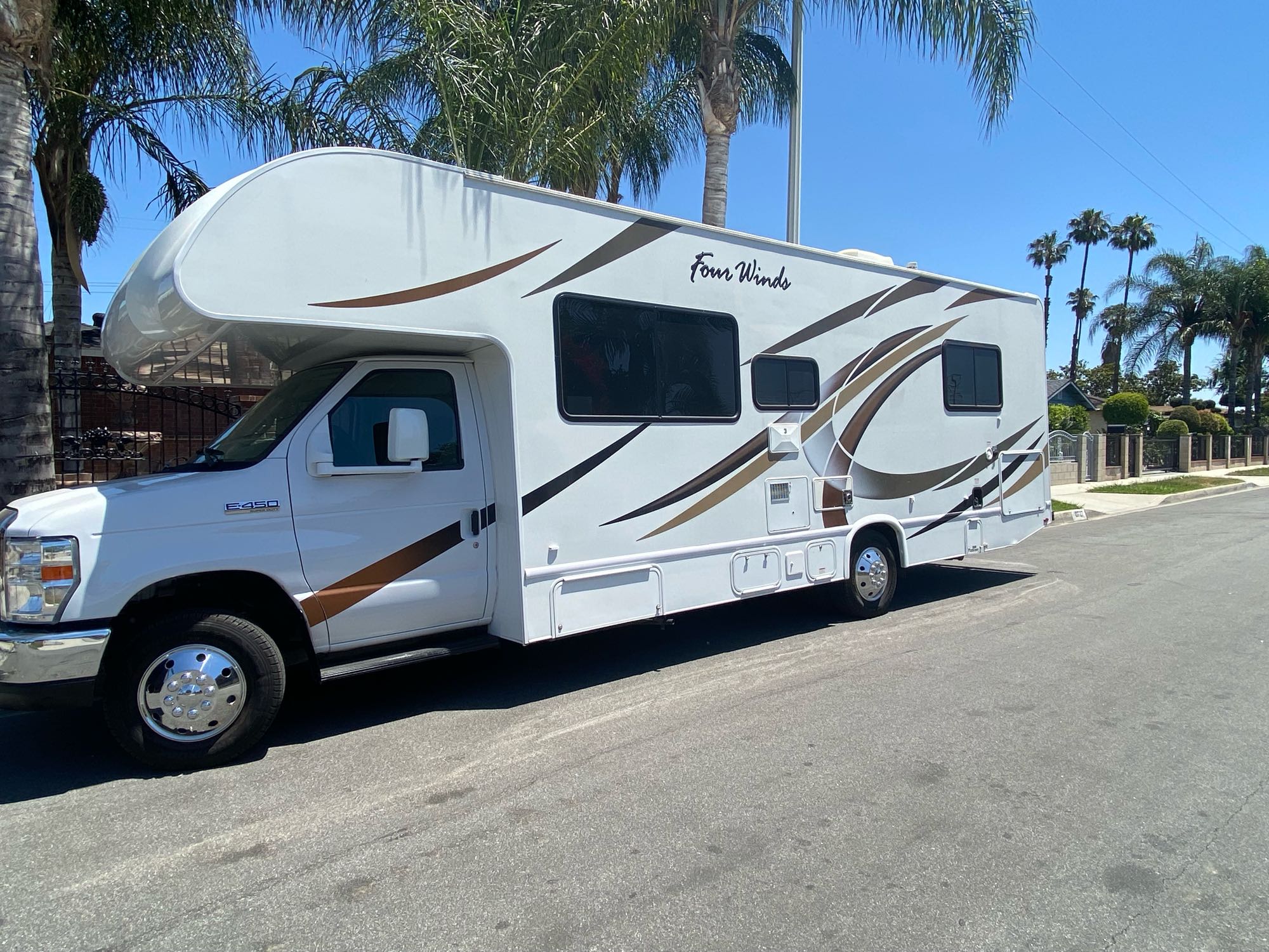 2019 Class C Perfect RV to Start Your Next Adventure!
