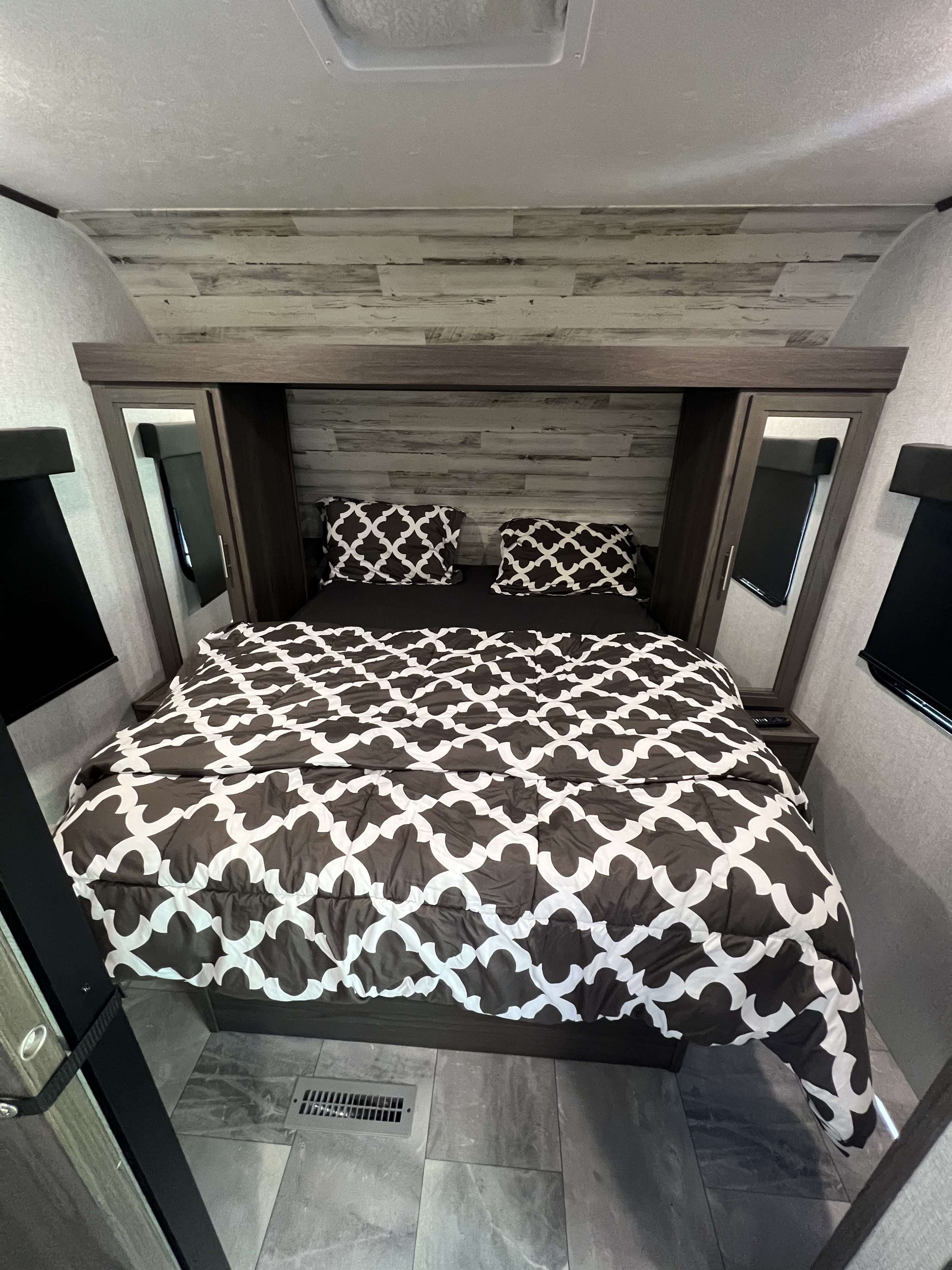 This room has a door for privacy a full queen size memory foam bed and two closets.. Dutchmen Kodiak SE 2021