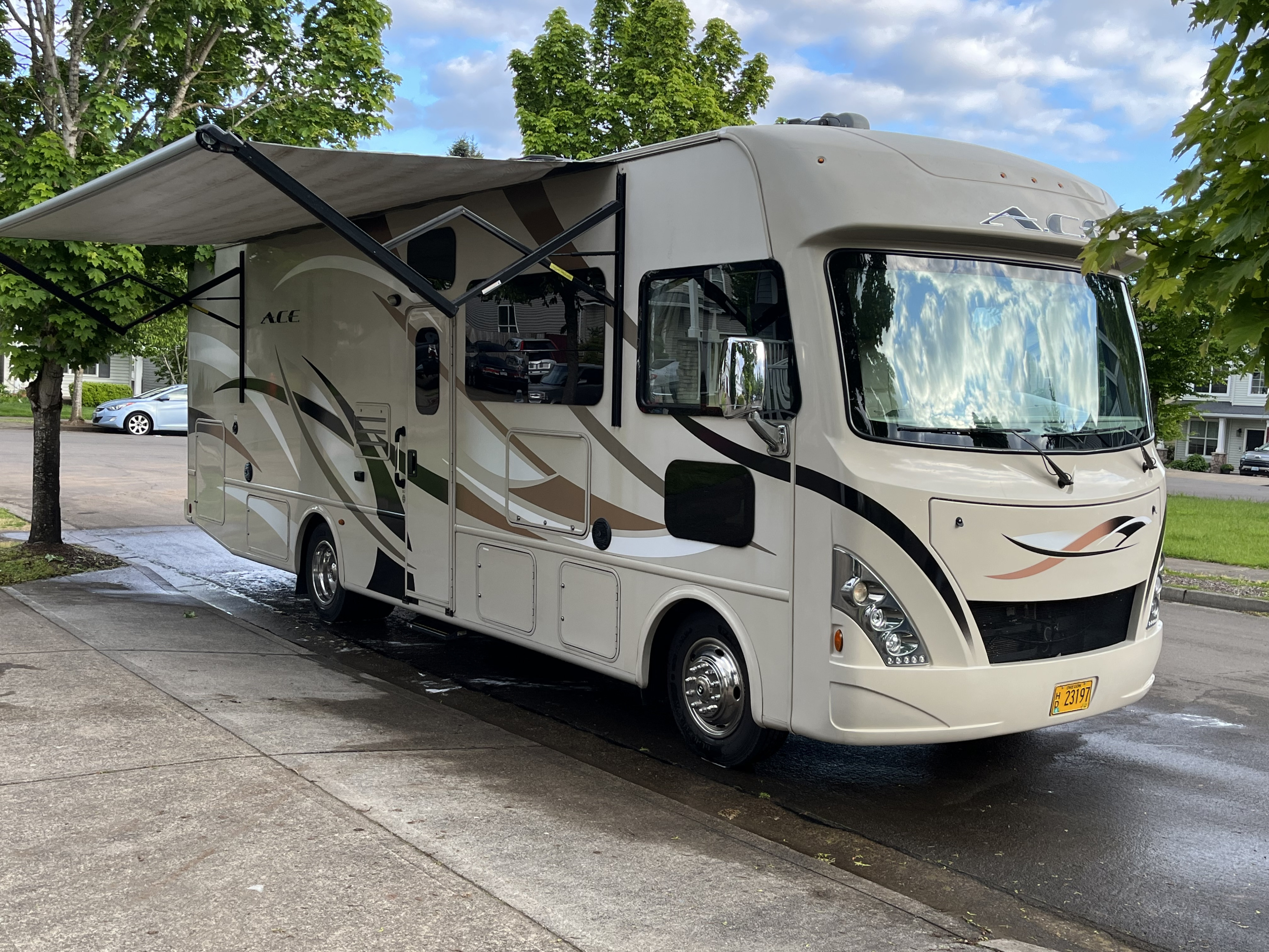 "A.C.E" - 2017 Thor Motor Coach  ** Sleeps 9 **