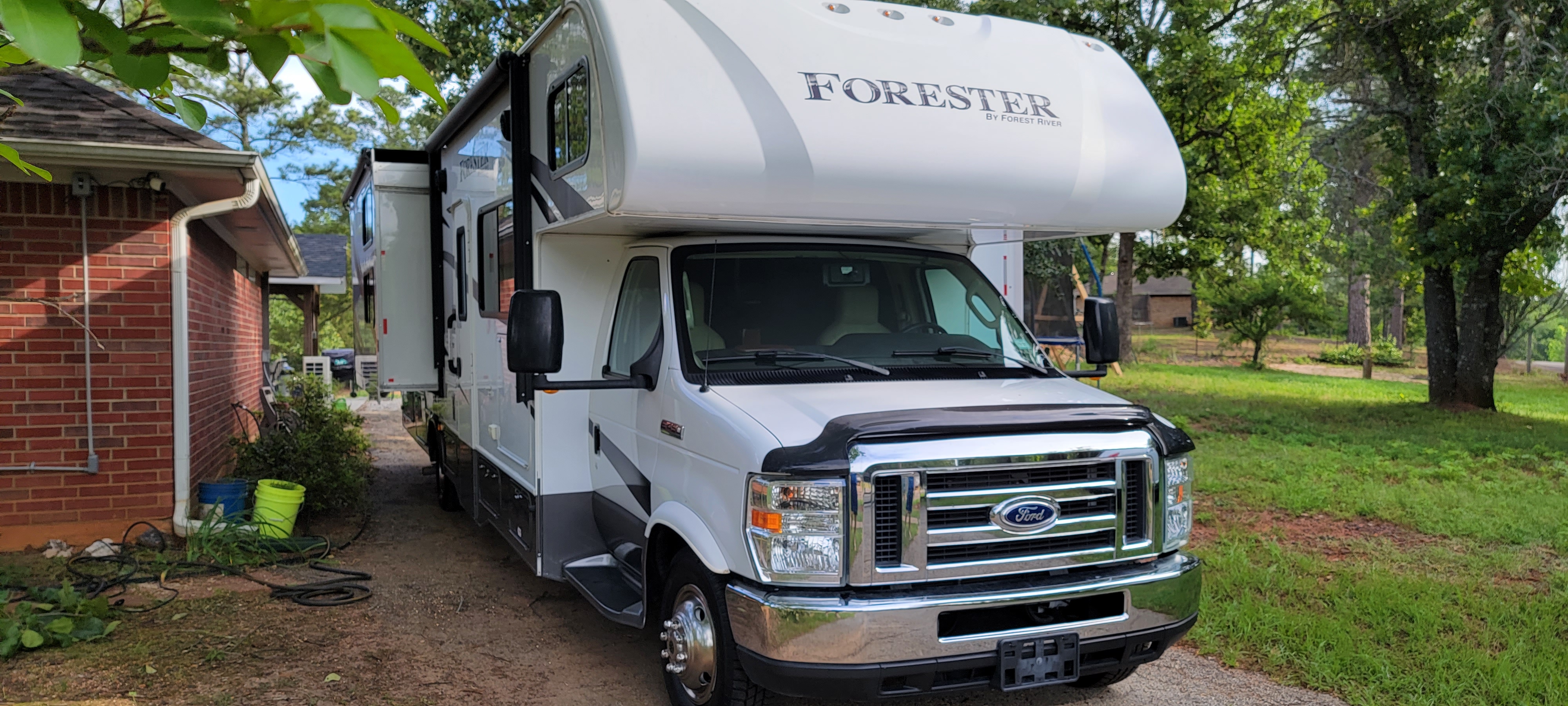 2016 Forest River 3171DS (Sleeps 10) Class C Motorhome