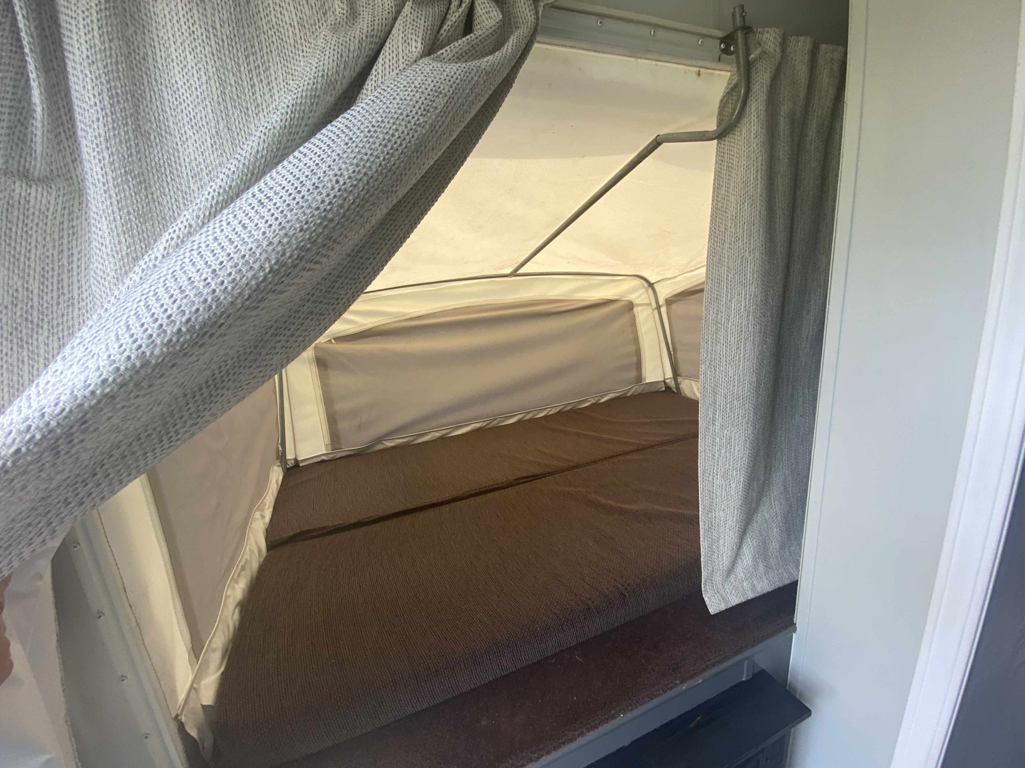 Pop-out tent off the back can sleep 2.. Forest River Salem 2006