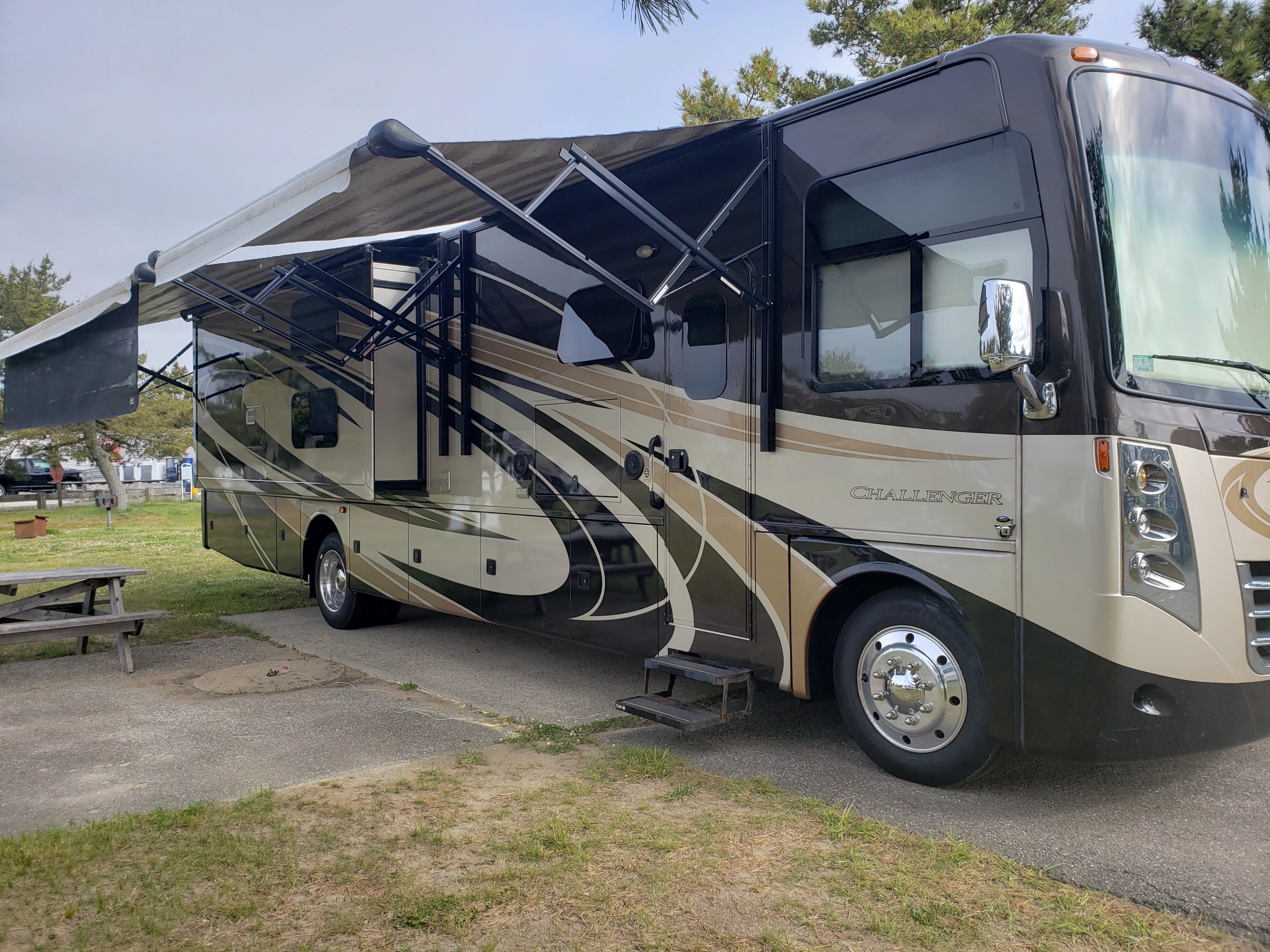 Luxury Class A Thor Challenger 37TB Bunkhouse  - DELIVERY & SETUP by OWNER