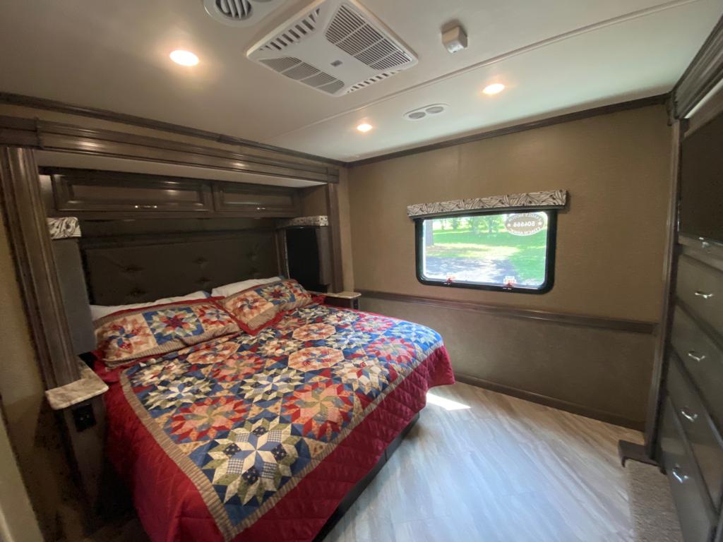 Holiday Rambler Vacationer 2019