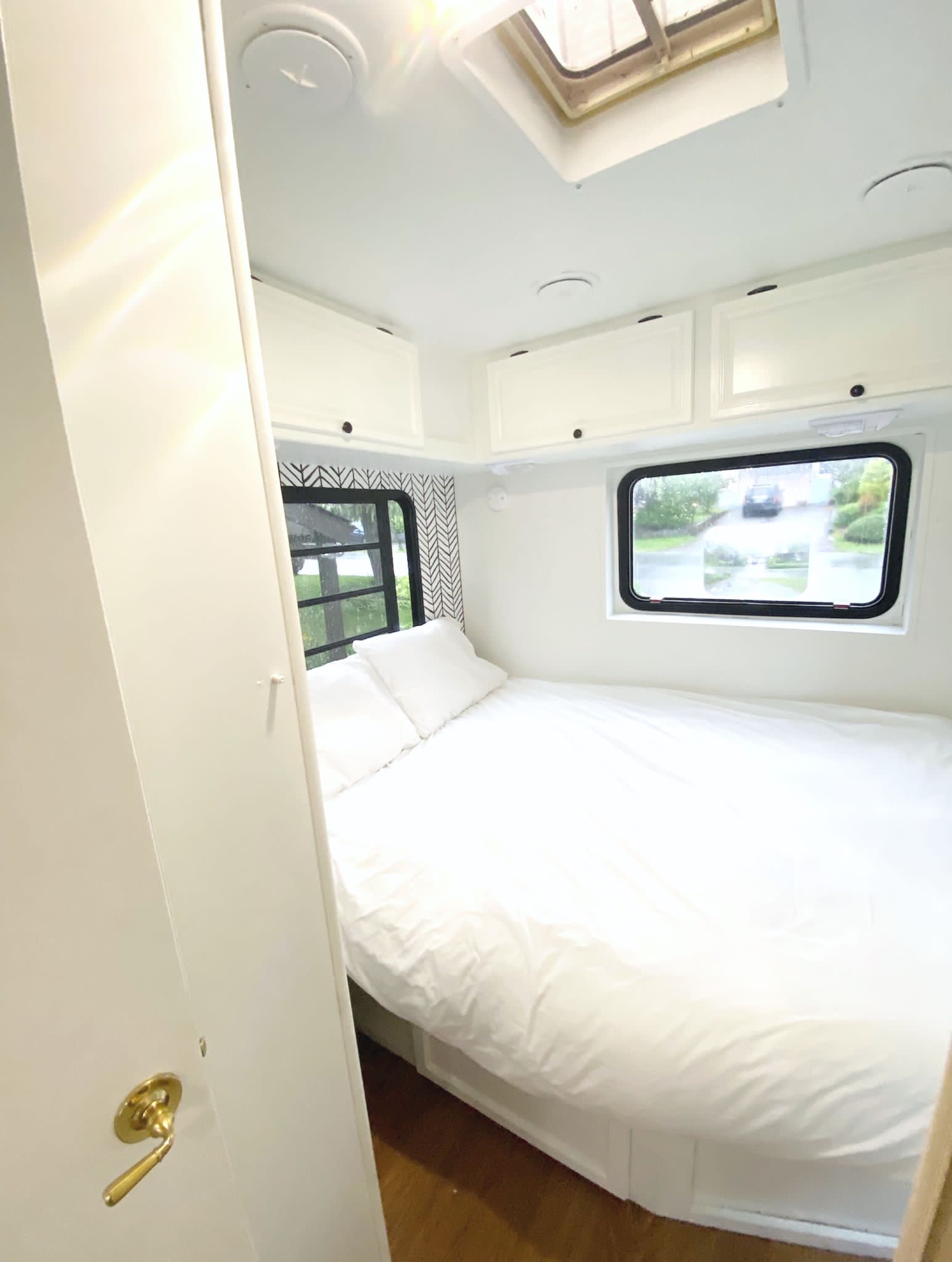 Modern, bright RV rental bedroom.. Georgie Boy Maverick 1997