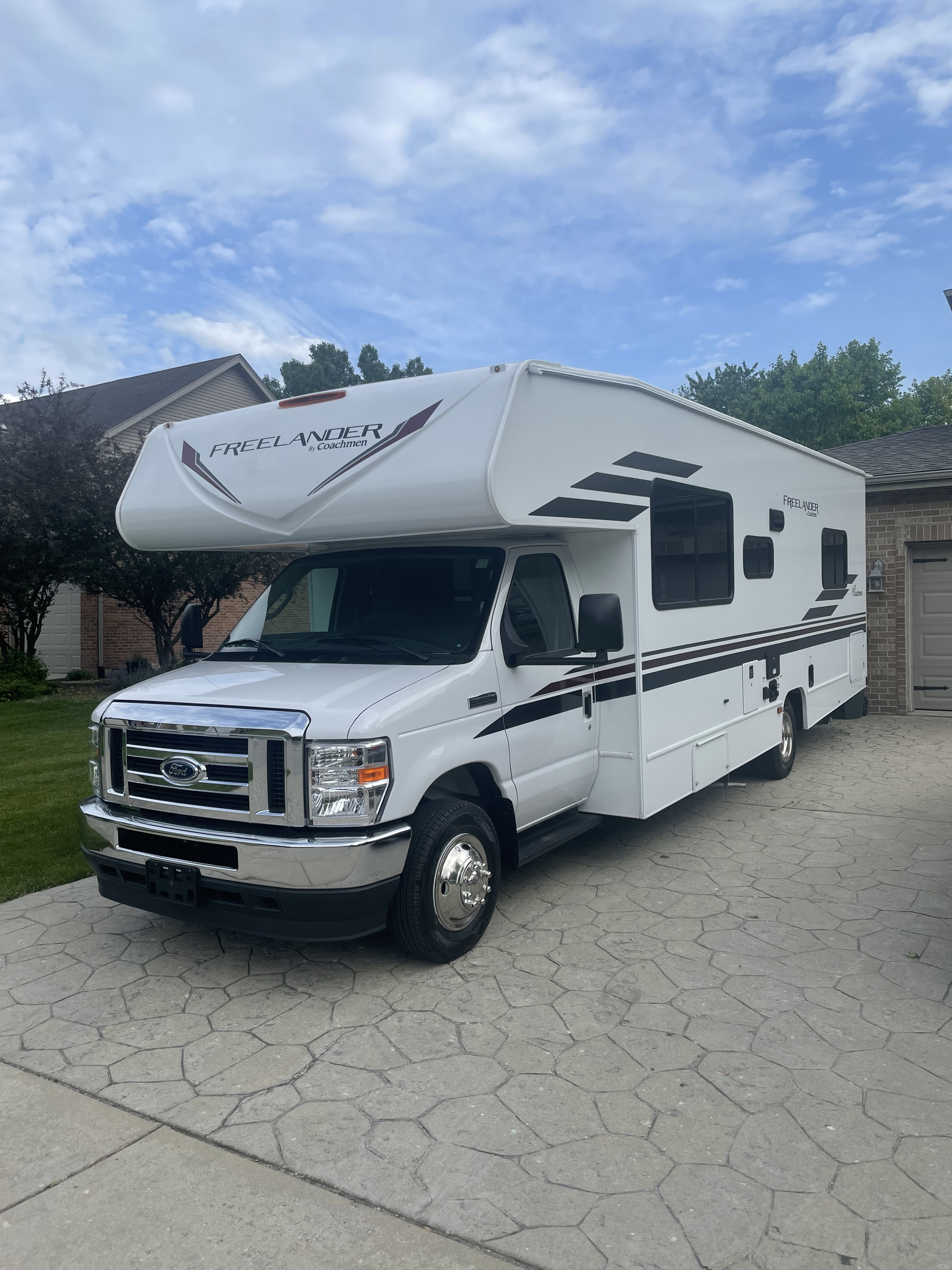 2022 Coachmen Freelander: New Lenox, IL Clean sleeps 6