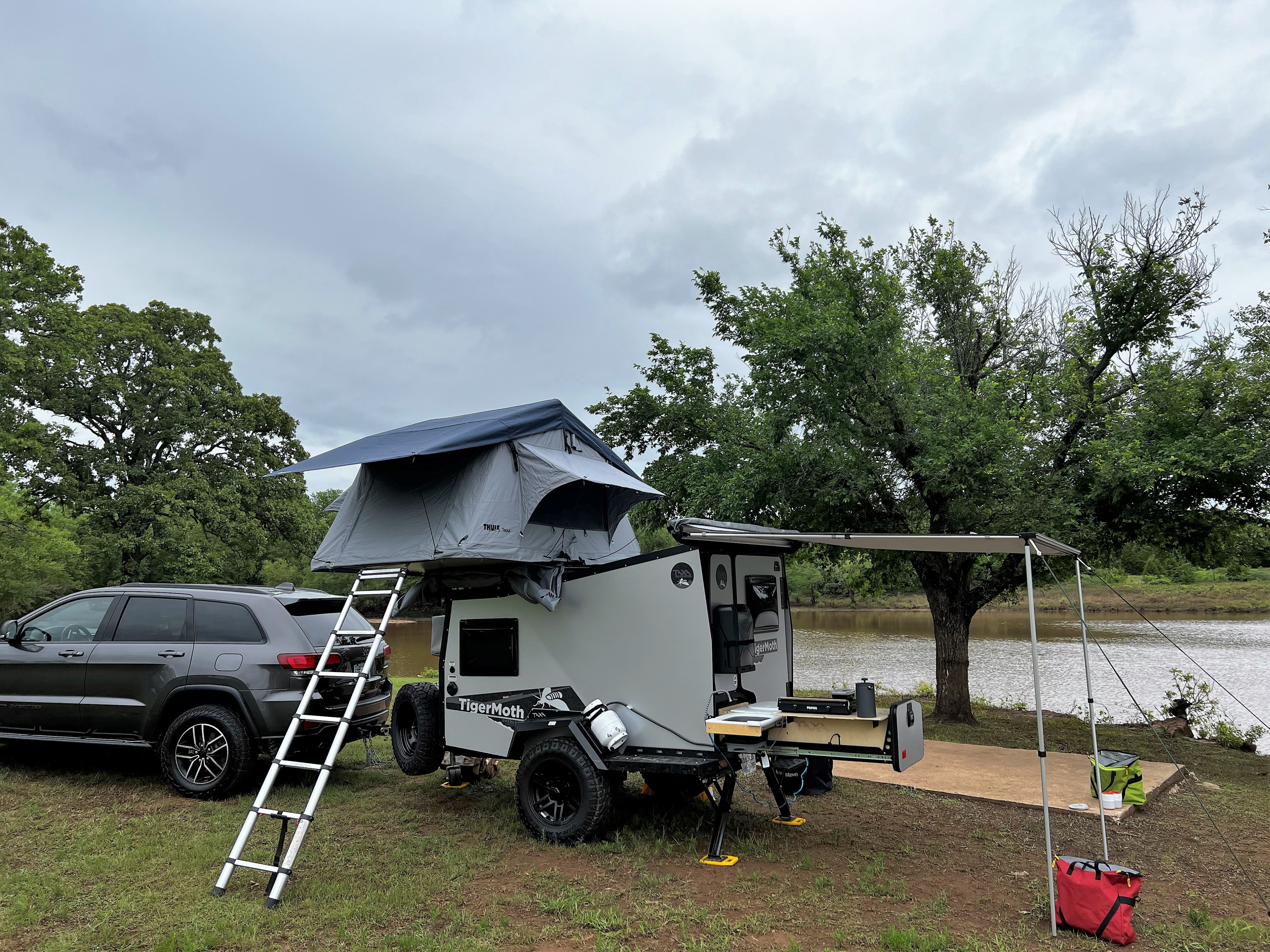 Comfy roof top tent and easy access pull-out kitchen.. Other Other 2022