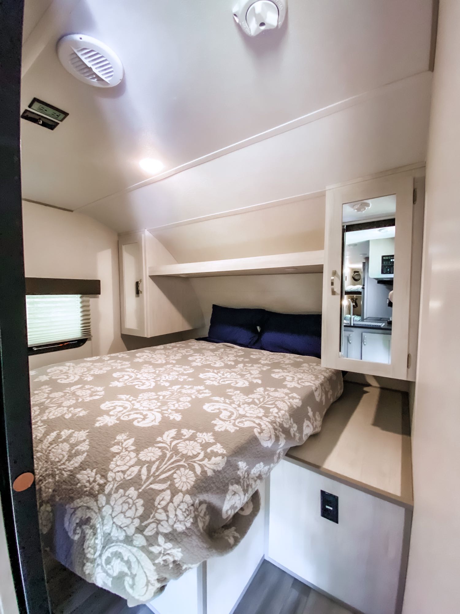 Queen Room. Primetime Tracer 235BH 2022