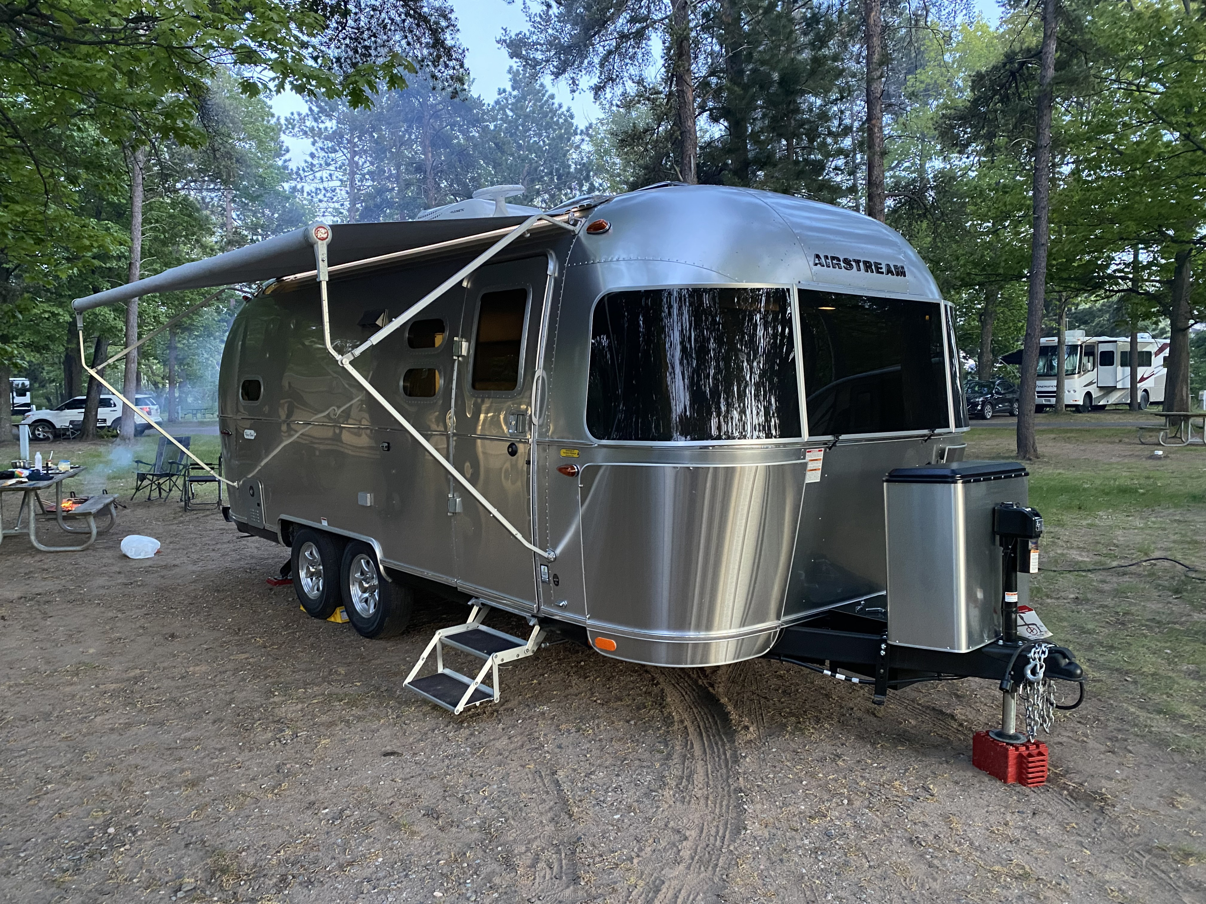 Glamping - 2022 Airstream Flying Cloud Bunk "Applesauce" - Delivered Only