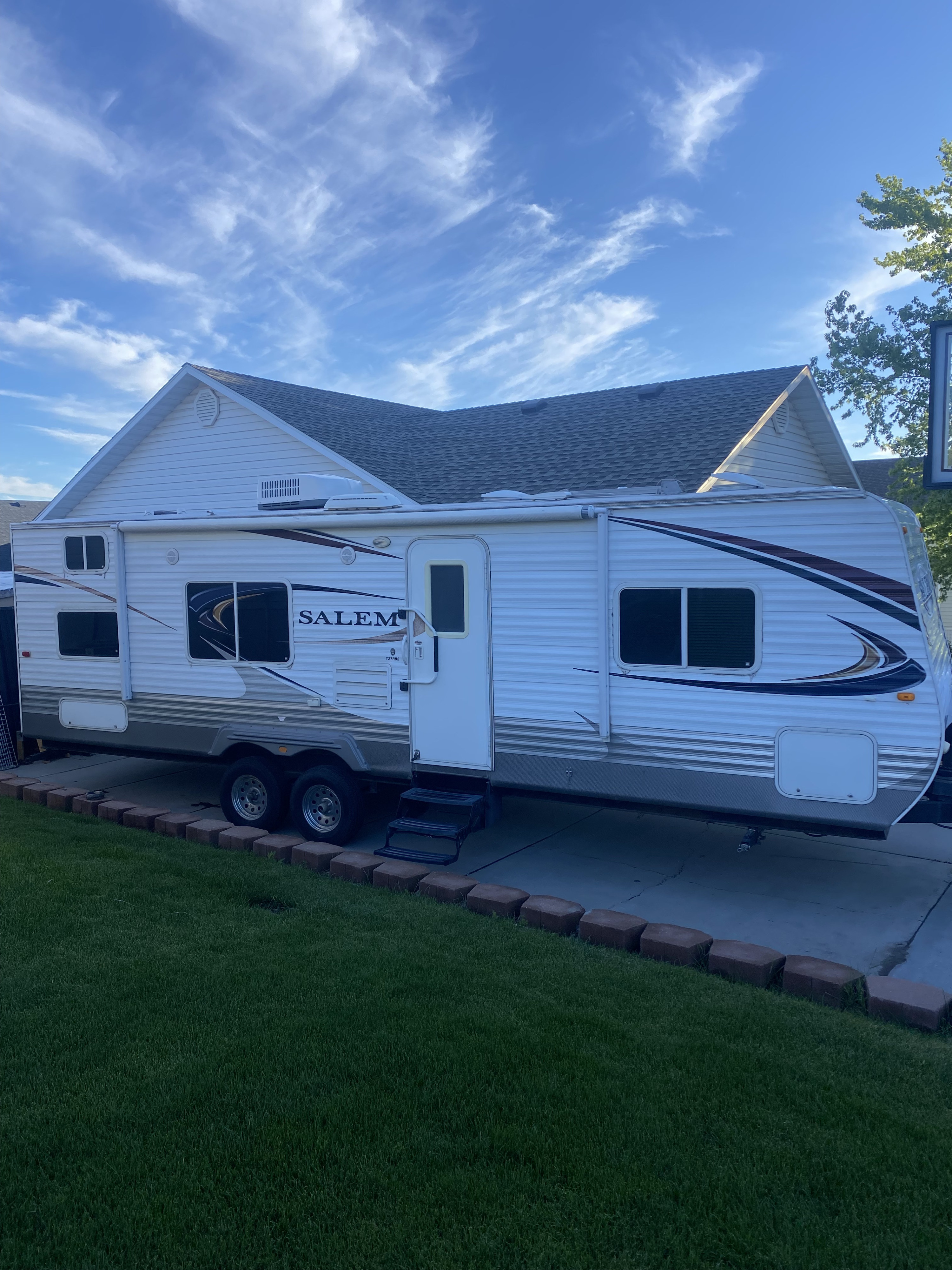 Reba 2: 1/2 ton towable with LOTS of EXTRAS! Sleeps up to 7. Pet friendly.