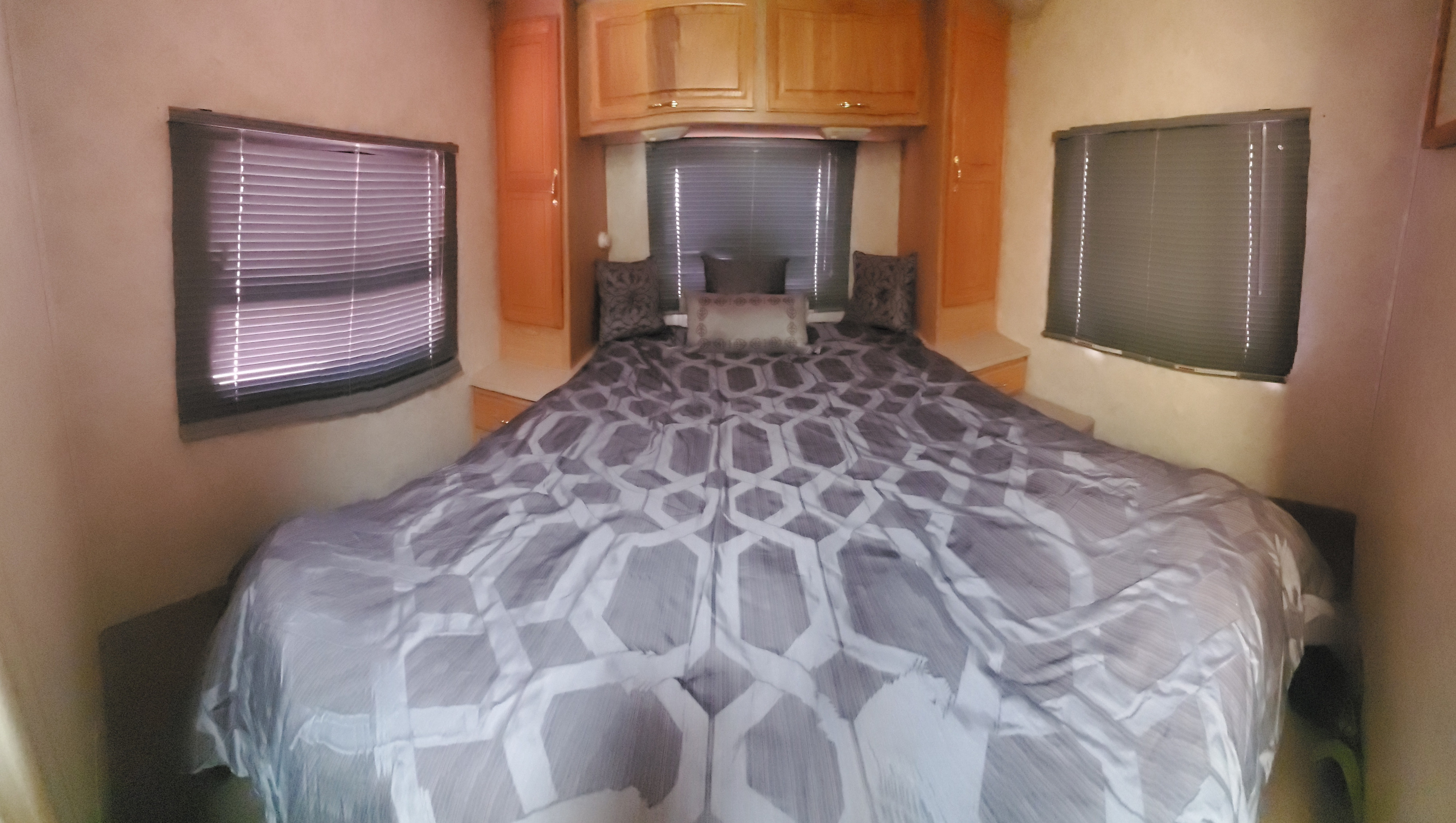 😴 Access your favorite side of the bed from both sides. . Georgie Boy Velocity 2004