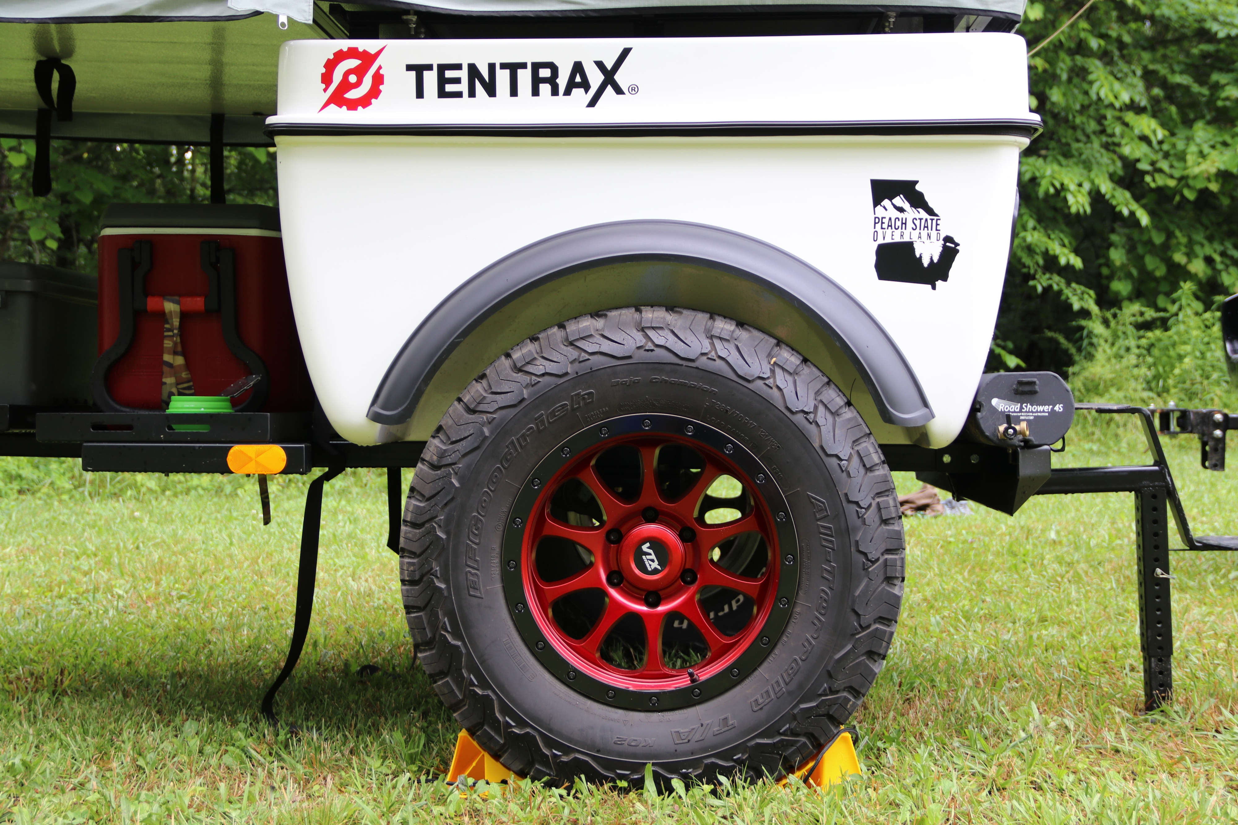 Setup in 5 minutes it the included wheel chocks and the hitch mounted step to access the tent. . Tentrax Overlook 2020