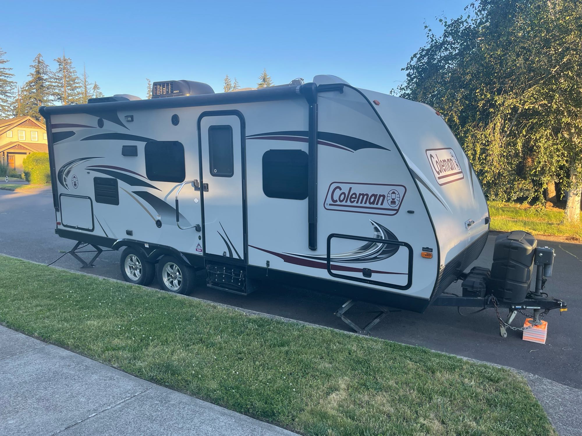 2014 Dutchmen Coleman Explorer Travel trailer in Keizer, OR 2014 Dutchmen Coleman Explorer Travel trailer in Keizer, OR
