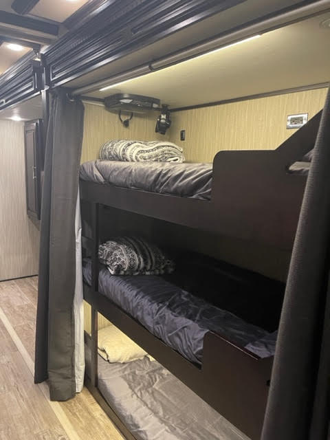 RV rental with cozy bunk beds. Features include individual lighting & mounted entertainment system, ideal for family travel.. Other Other 2017