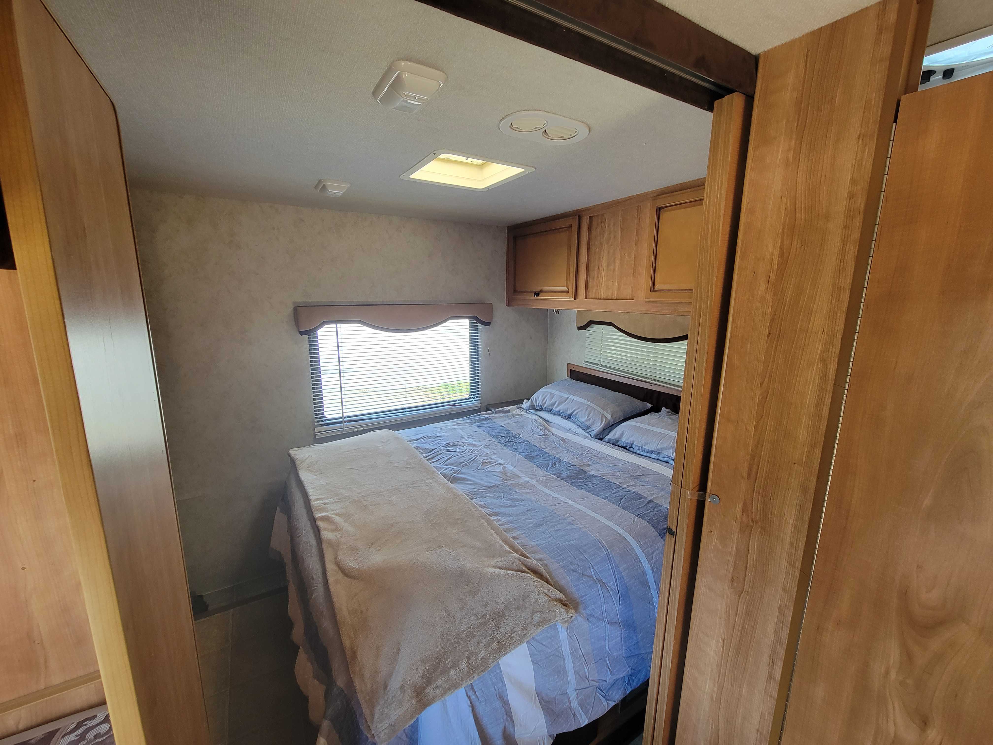 Rear master bedroom. Tioga Ranger 2011