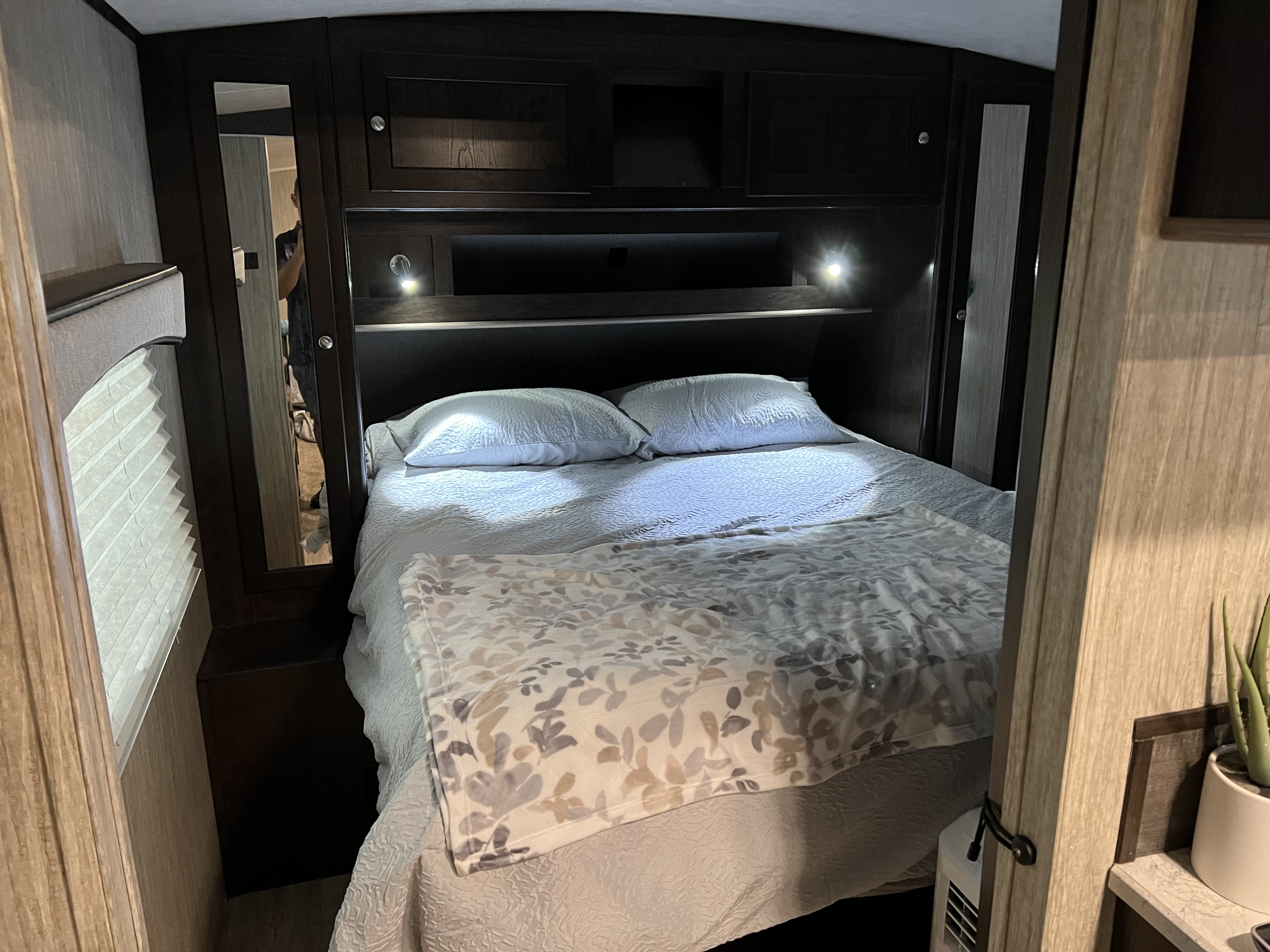 Cozy RV rental bedroom with a comfortable bed, overhead storage, and convenient reading lights.. Cruiser RV Shadow Cruiser 277 bhs 2019
